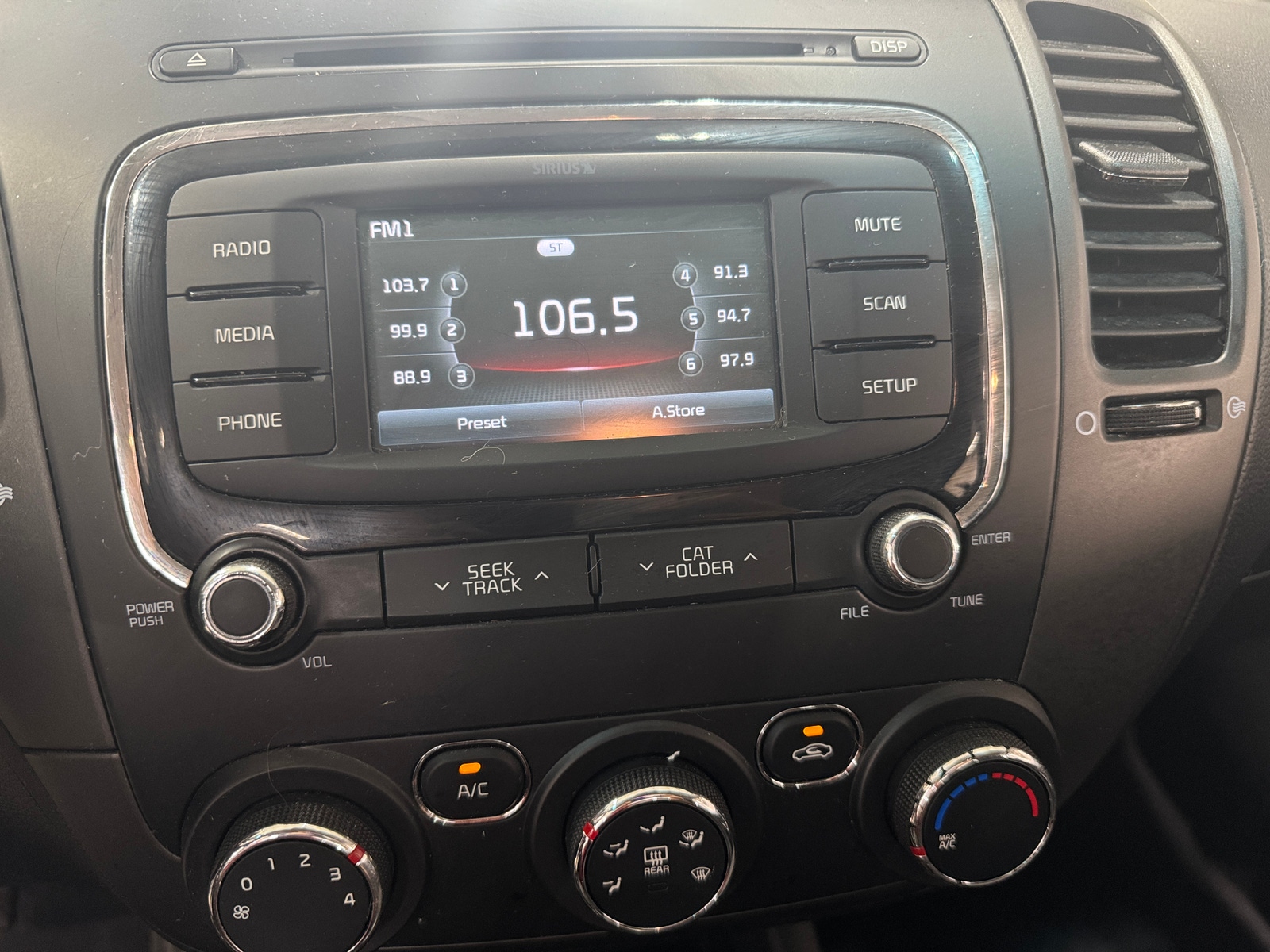 Thumbnail: 2018 Kia Forte - 4
