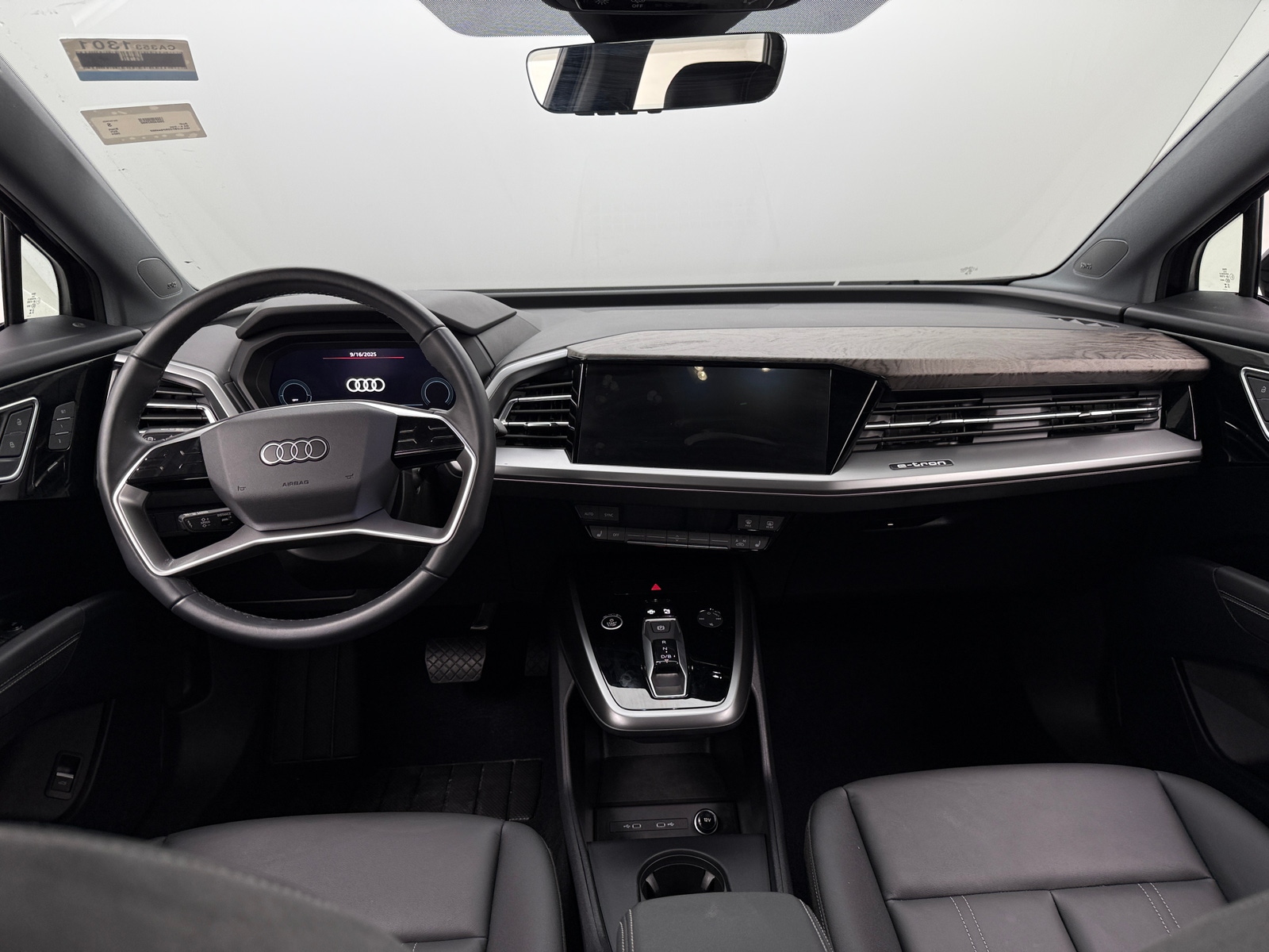 Thumbnail: 2024 Audi Q4 e-tron - 2