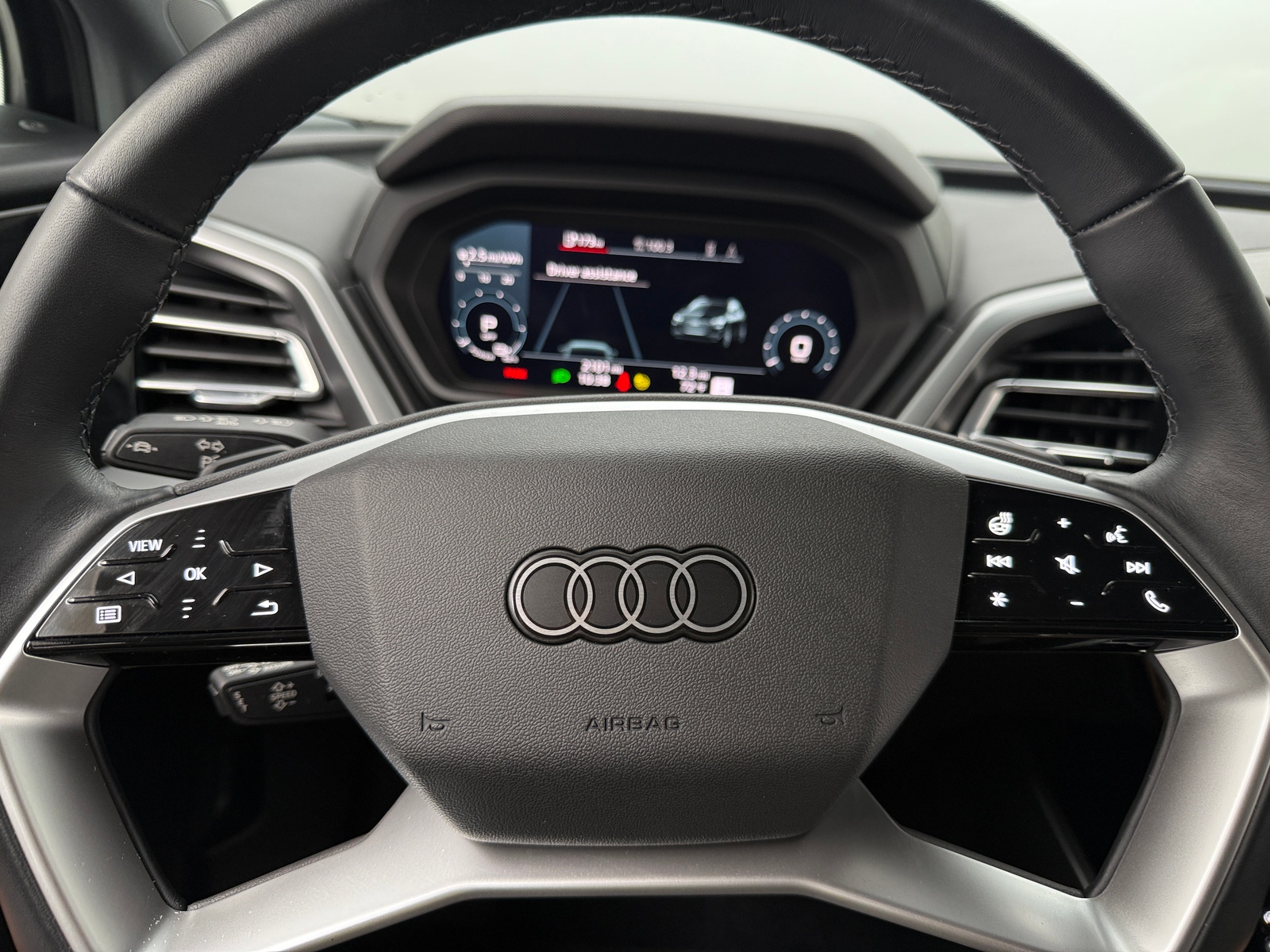 Thumbnail: 2024 Audi Q4 e-tron - 4