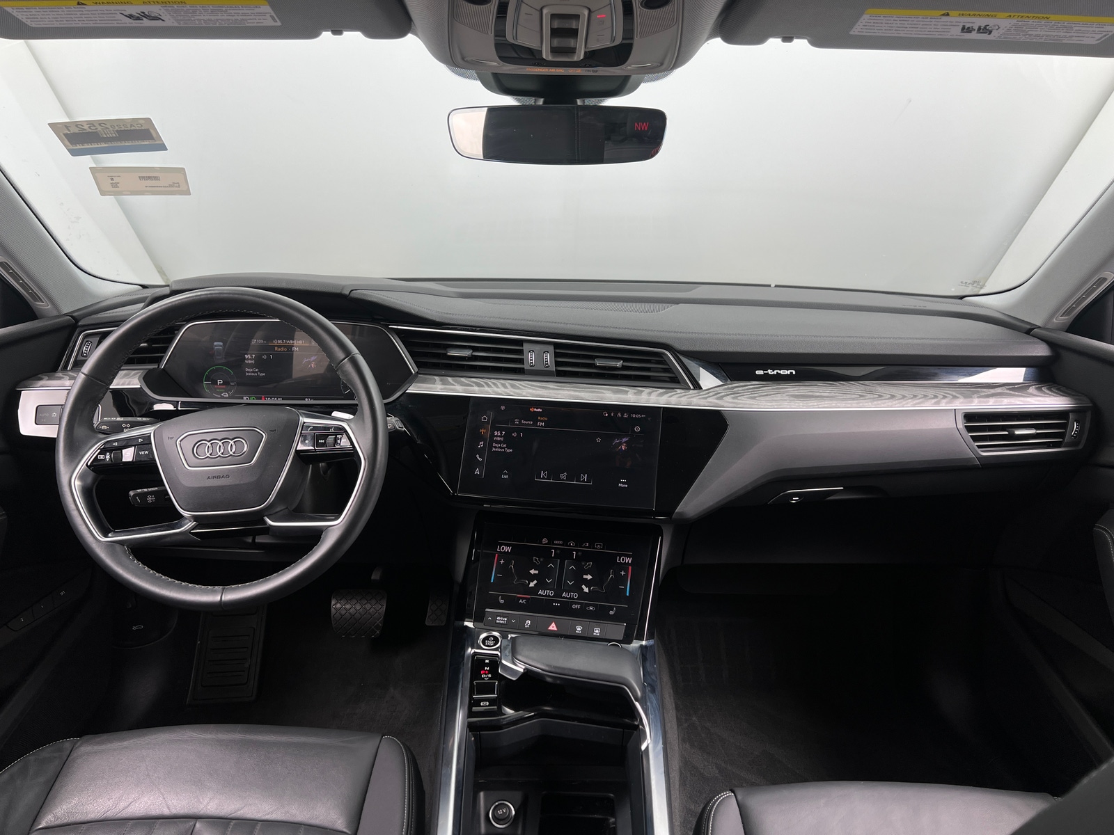 Thumbnail: 2022 Audi e-tron - 2