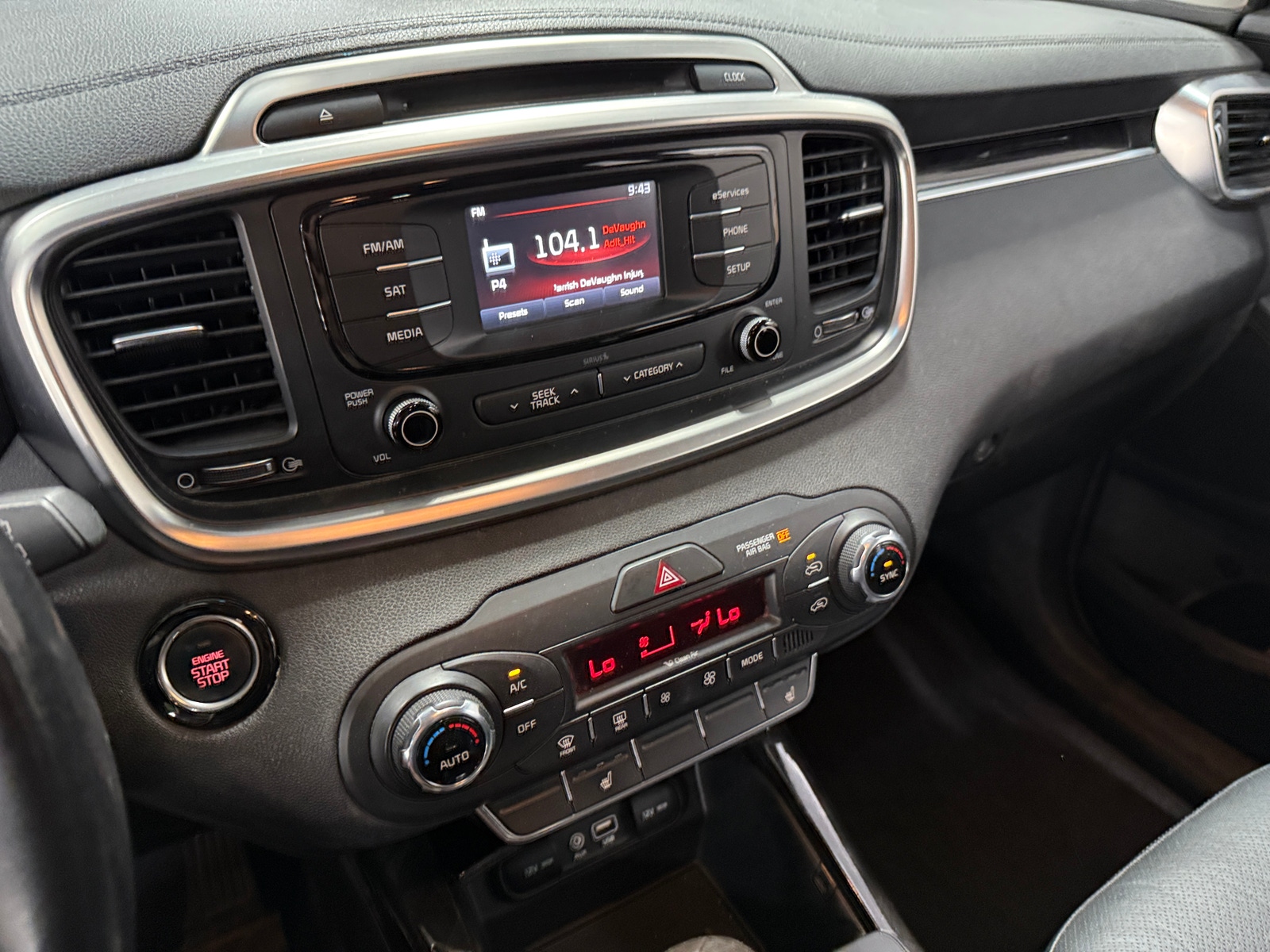 Thumbnail: 2016 Kia Sorento - 3