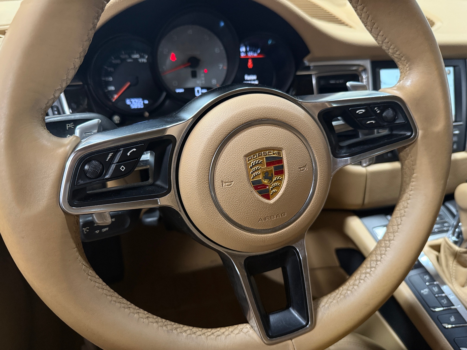 Thumbnail: 2015 Porsche Macan - 4