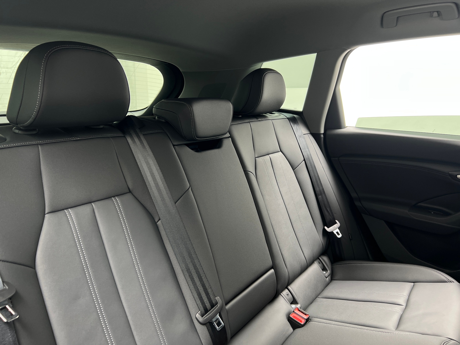 Thumbnail: 2025 Audi Q6 e-tron - 5