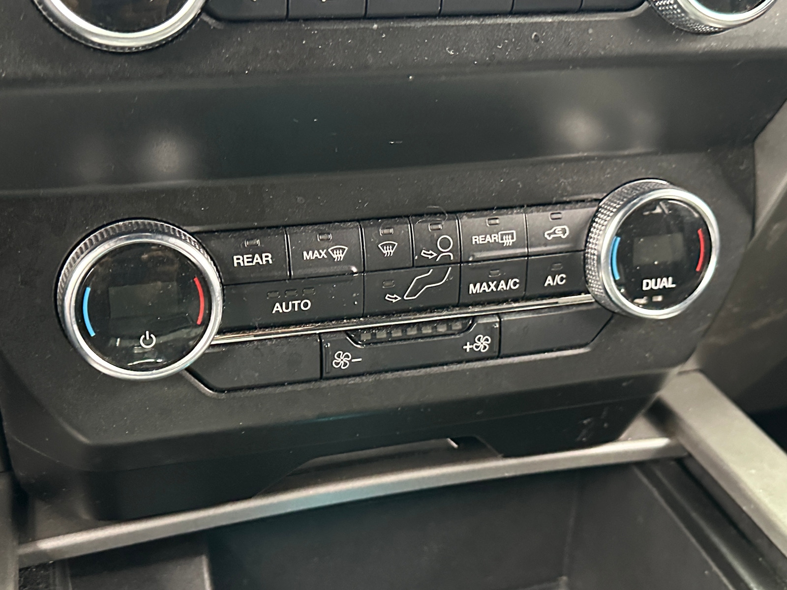 Thumbnail: 2019 Ford Expedition - 4