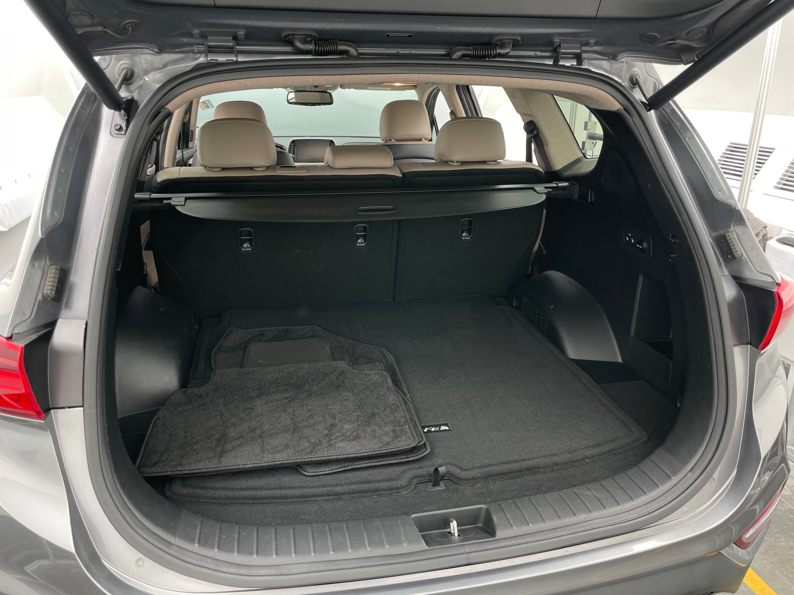 Thumbnail: 2019 Hyundai Santa Fe - 6