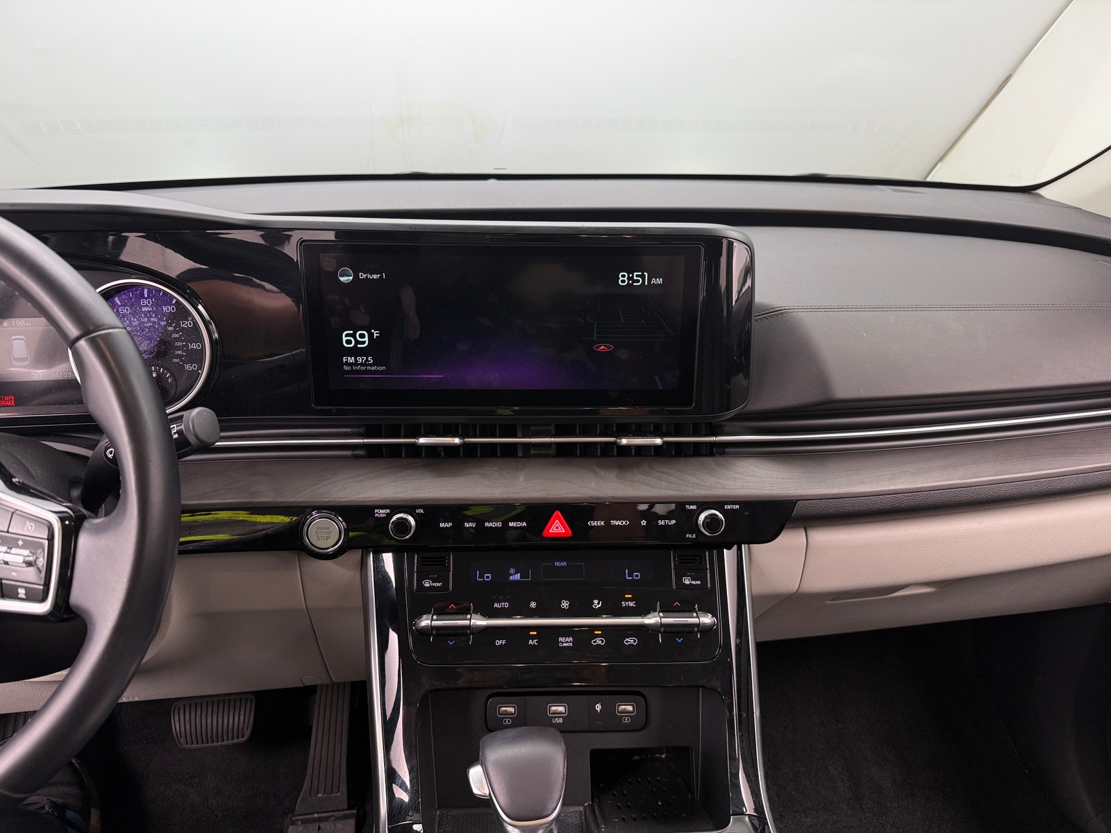 Thumbnail: 2022 Kia Carnival - 3