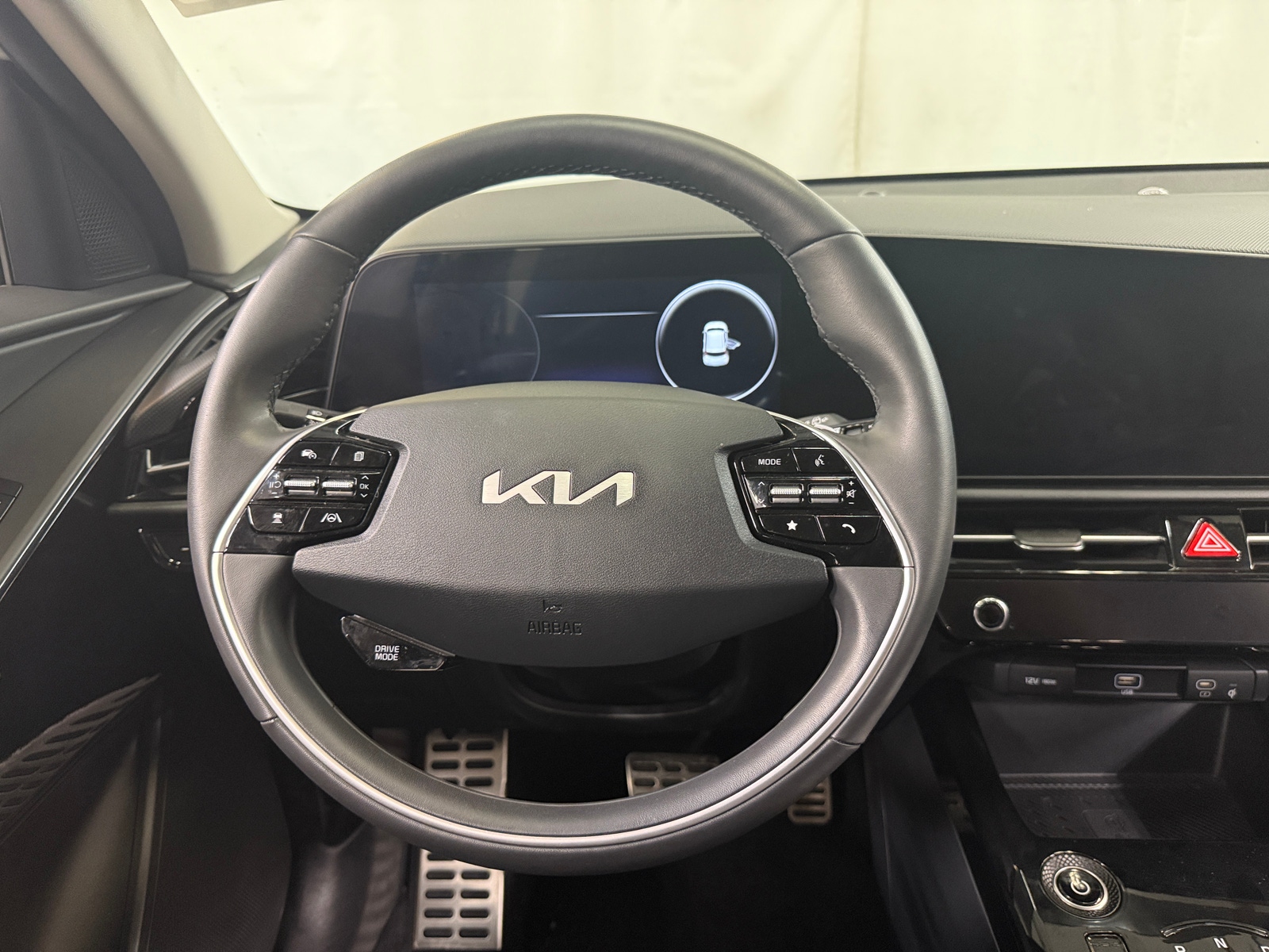 Thumbnail: 2023 Kia Niro - 4