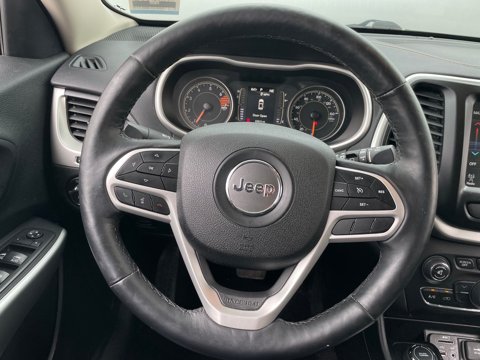 Thumbnail: 2018 Jeep Cherokee - 5