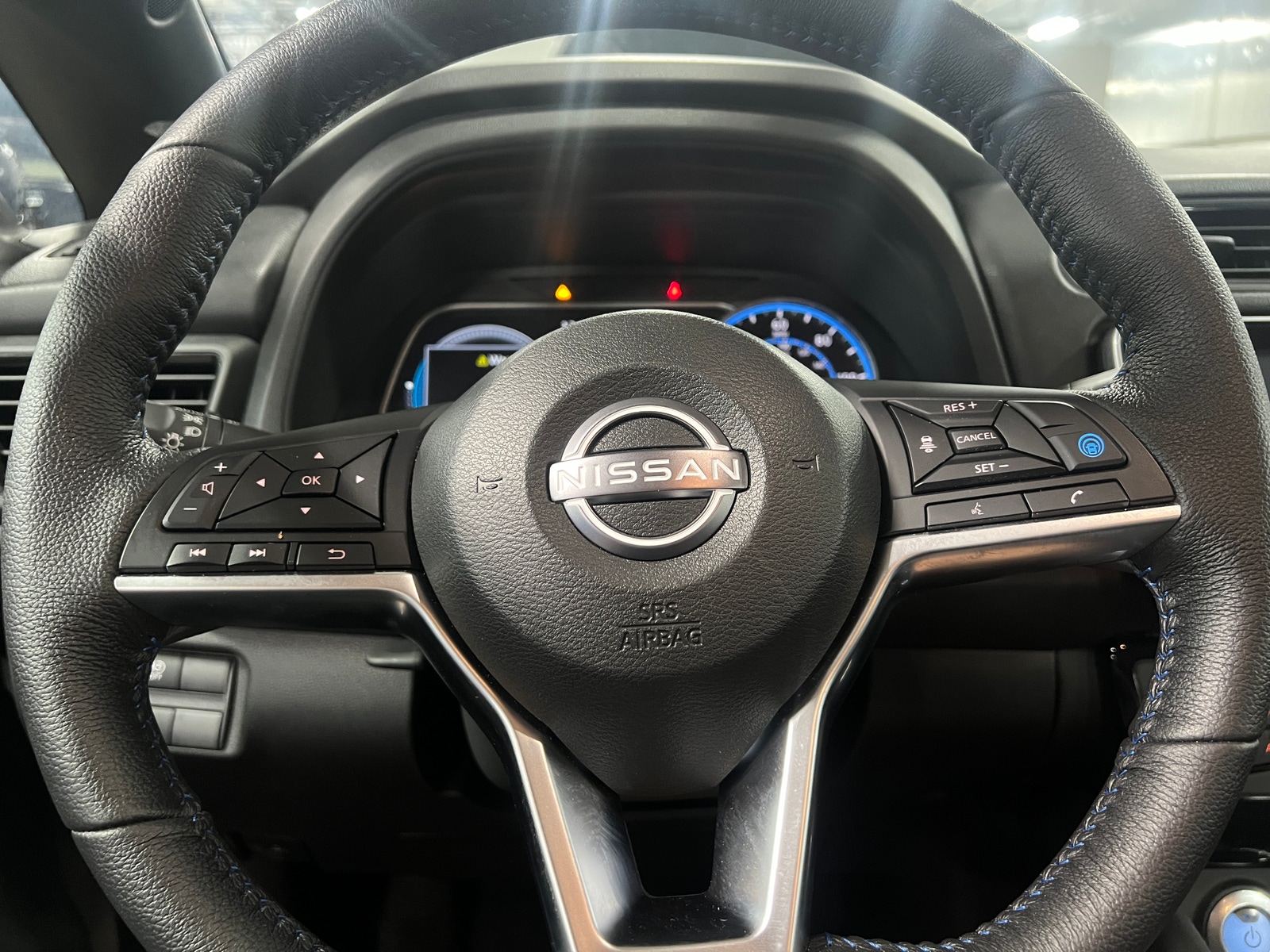 Thumbnail: 2025 Nissan Leaf - 5