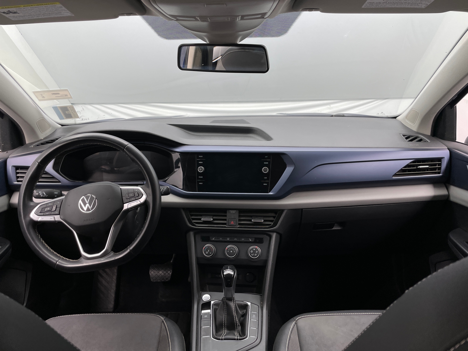 Thumbnail: 2022 Volkswagen Taos - 2
