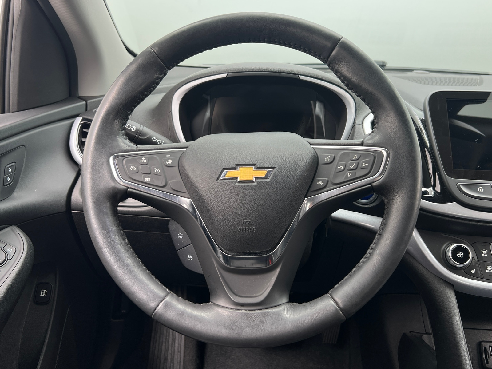 Thumbnail: 2019 Chevrolet Volt - 4