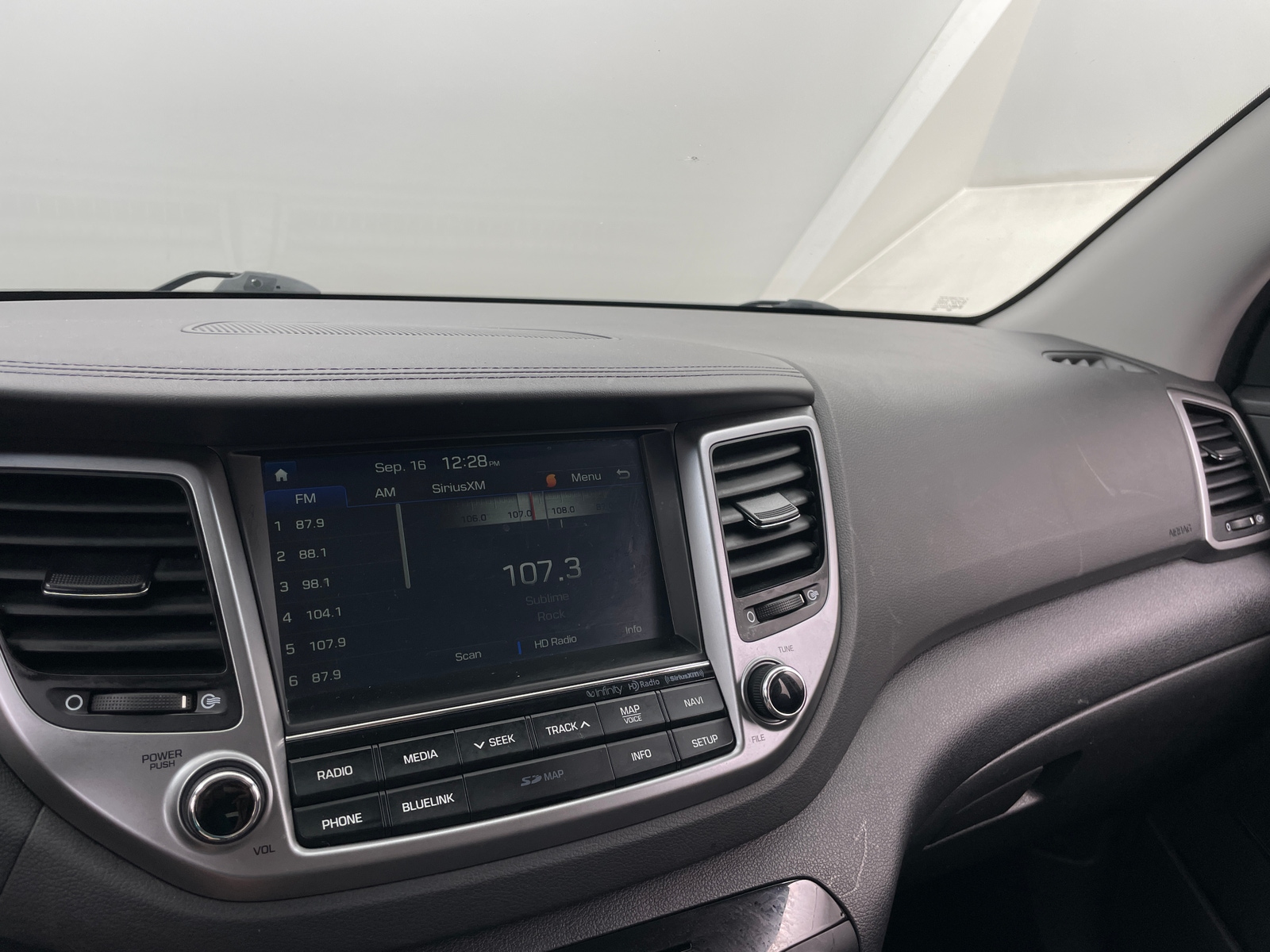Thumbnail: 2017 Hyundai Tucson - 3