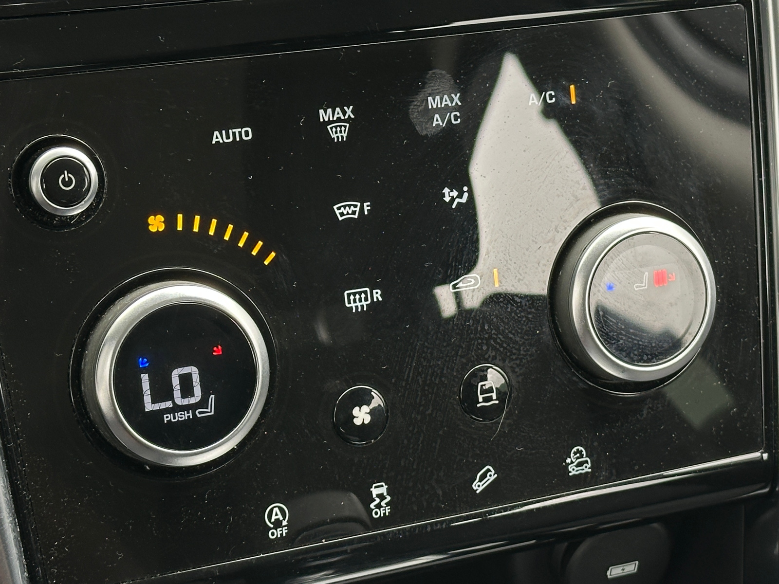 Thumbnail: 2020 Land Rover Discovery Sport - 4