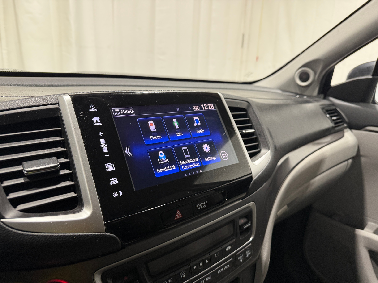 Thumbnail: 2018 Honda Pilot - 4