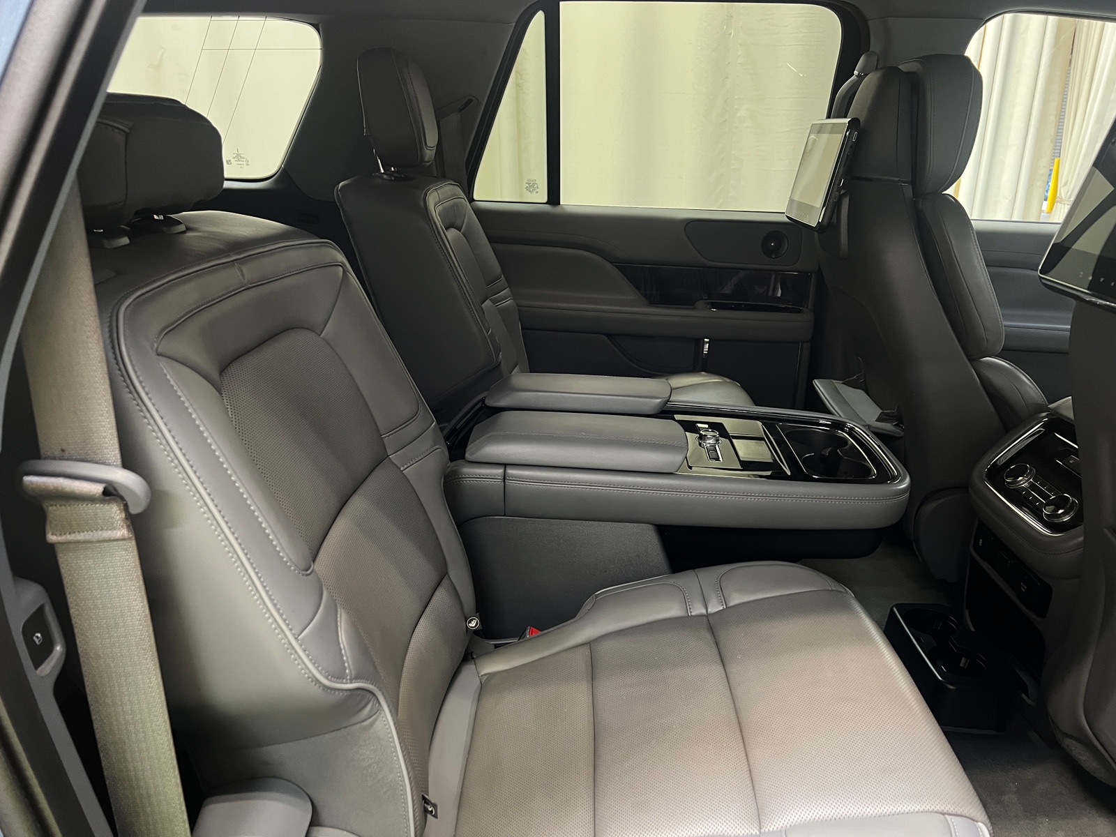 Thumbnail: 2019 Lincoln Navigator L - 6