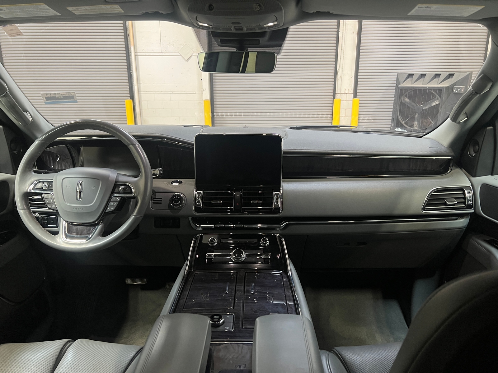 Thumbnail: 2019 Lincoln Navigator L - 3