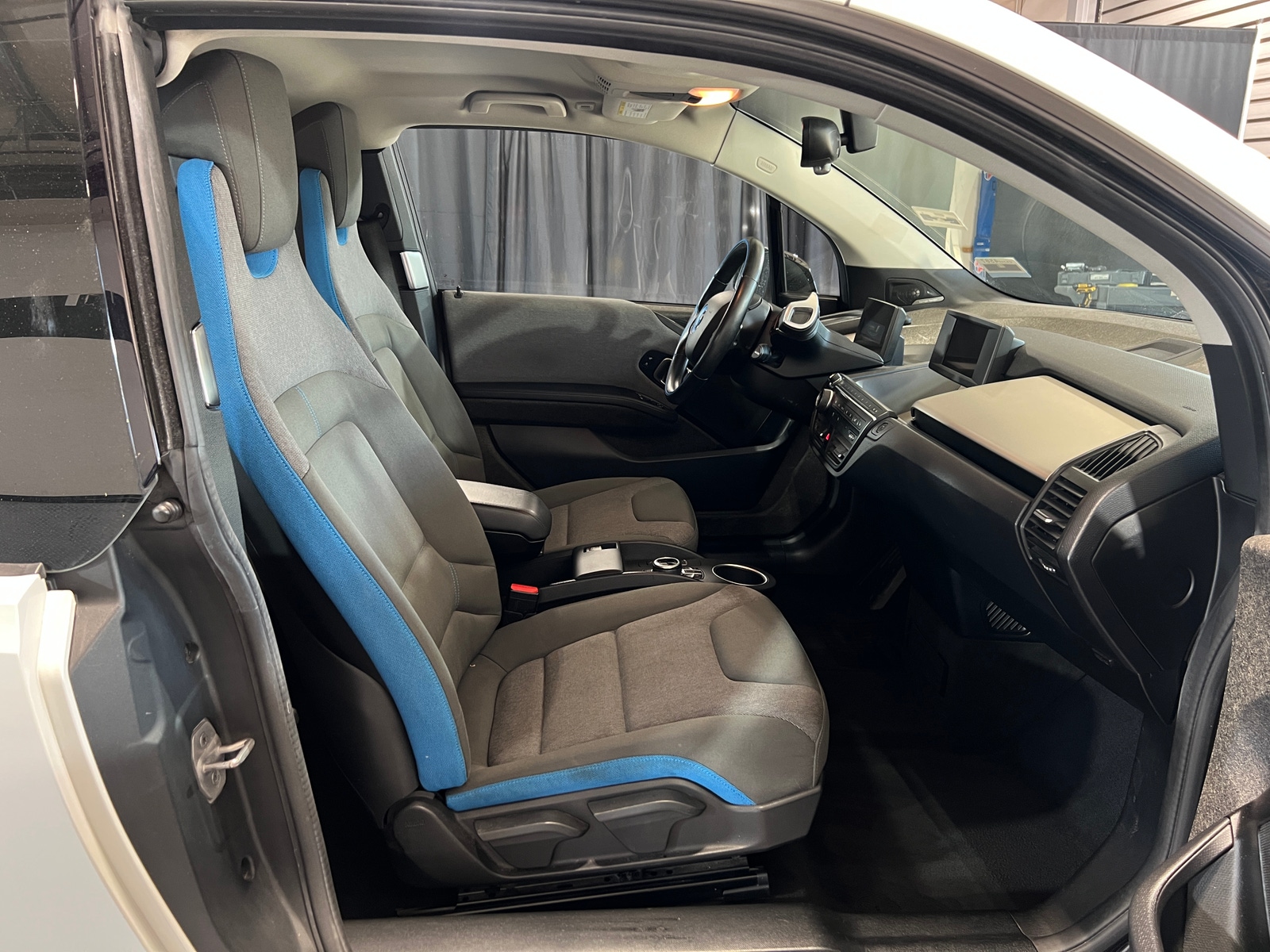 Thumbnail: 2017 BMW i3 - 2