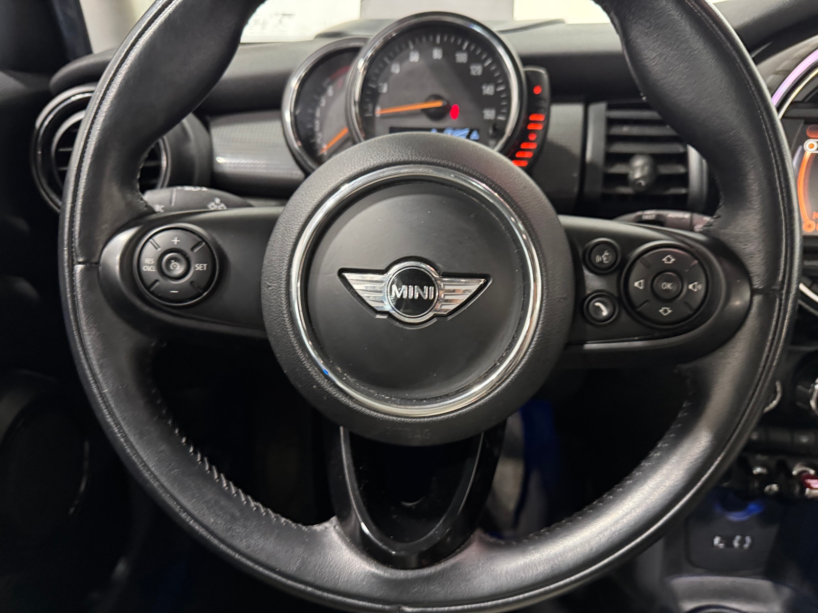 Thumbnail: 2016 MINI Cooper Hardtop - 4