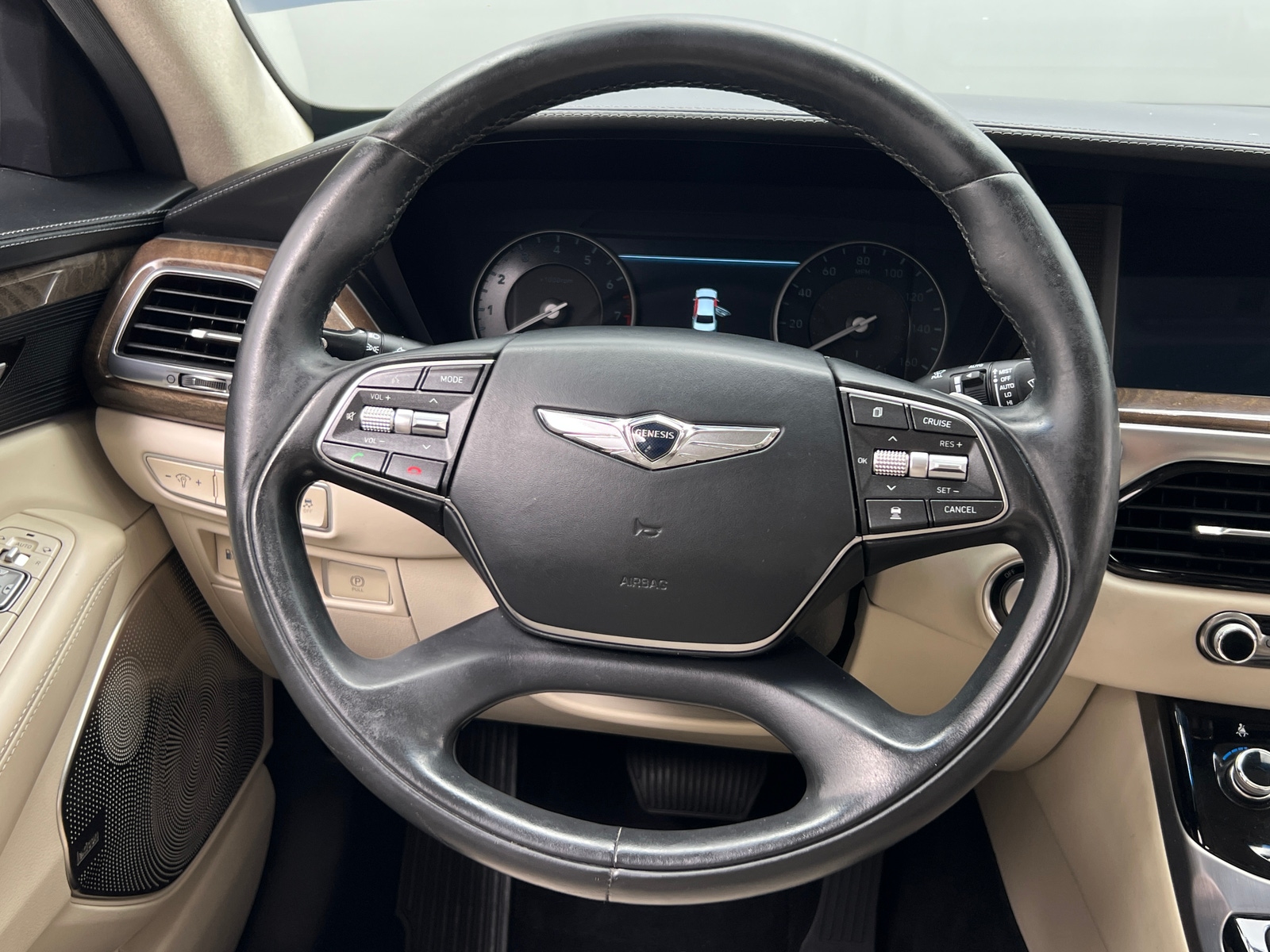 Thumbnail: 2017 Genesis G90 - 4
