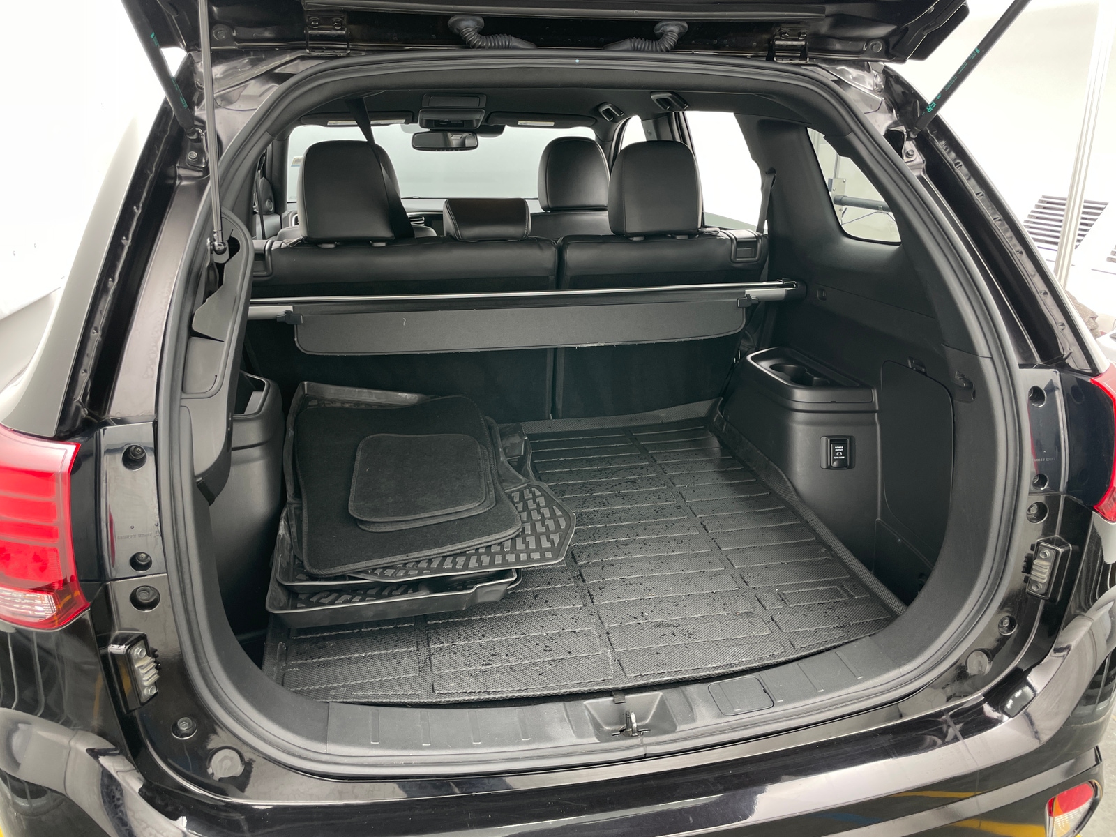 Thumbnail: 2021 Mitsubishi Outlander - 6