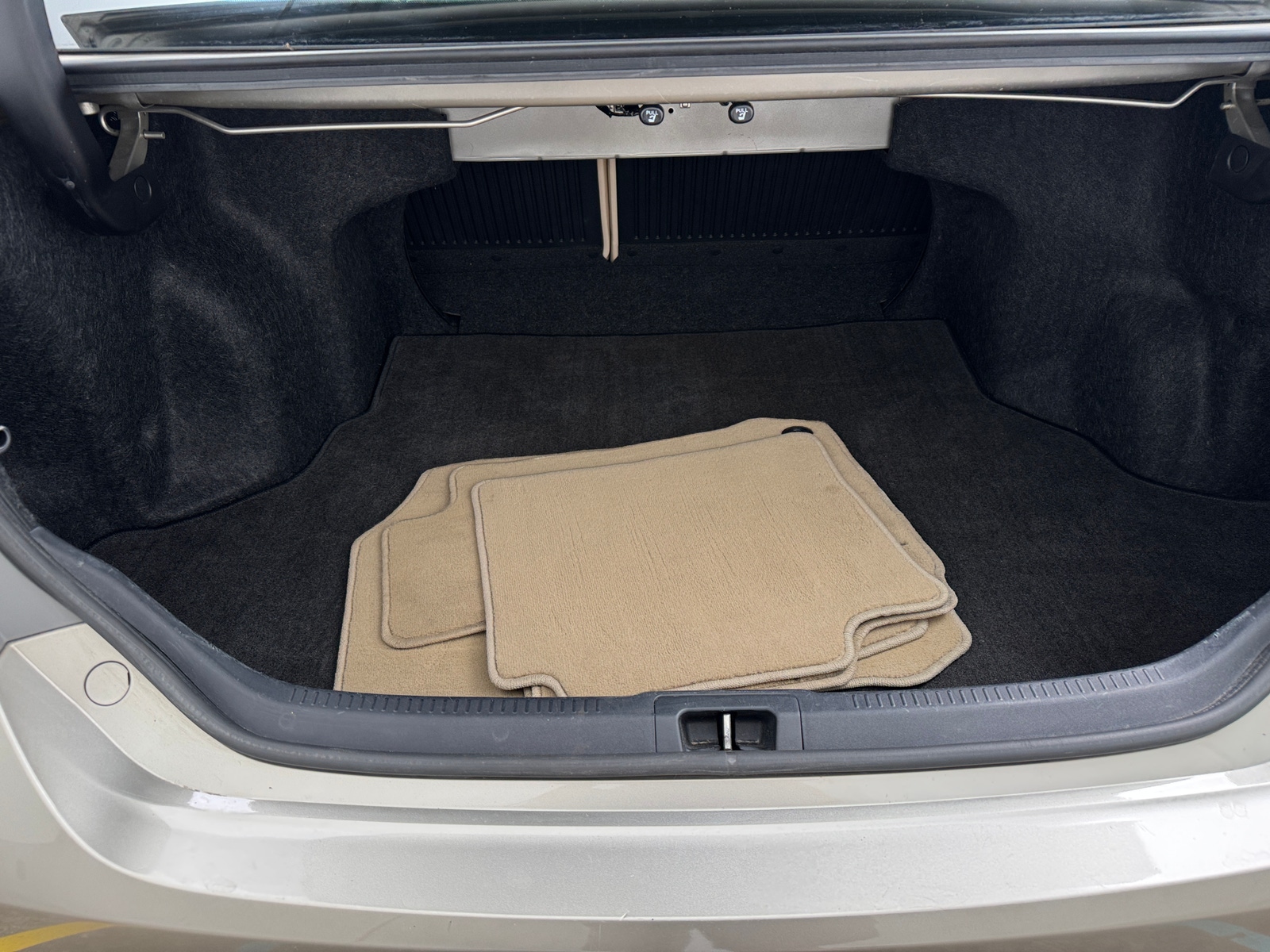 Thumbnail: 2015 Toyota Camry - 6