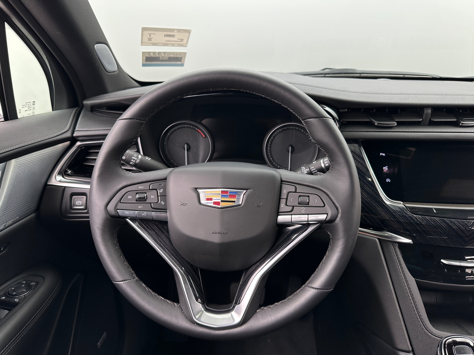 Thumbnail: 2025 Cadillac XT6 - 4