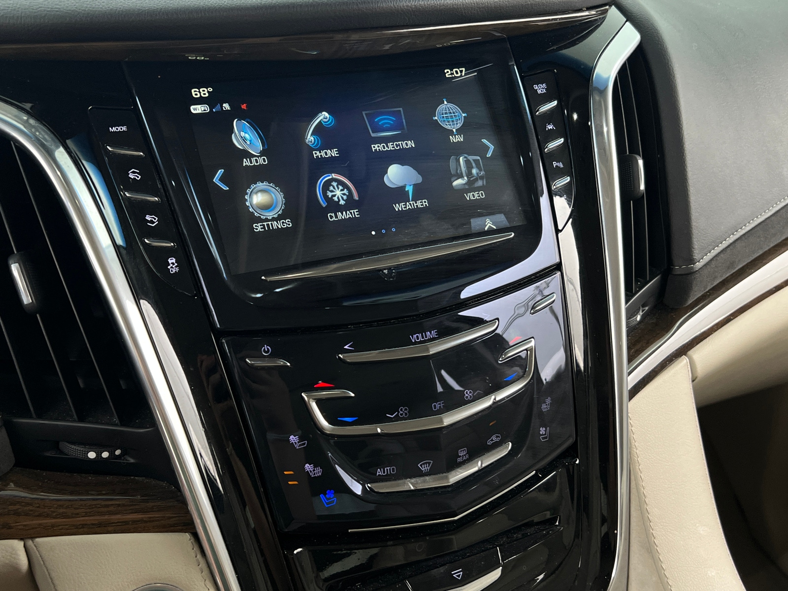 Thumbnail: 2018 Cadillac Escalade - 3