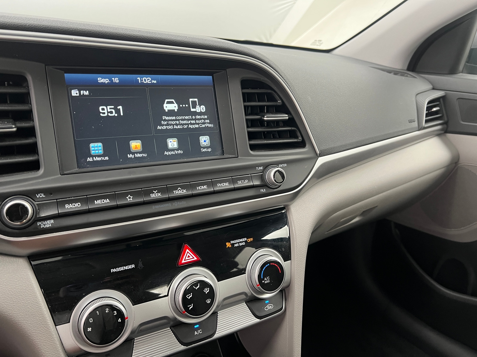 Thumbnail: 2019 Hyundai Elantra - 4