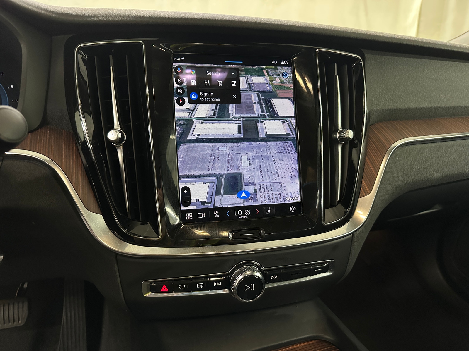 Thumbnail: 2024 Volvo S60 - 3