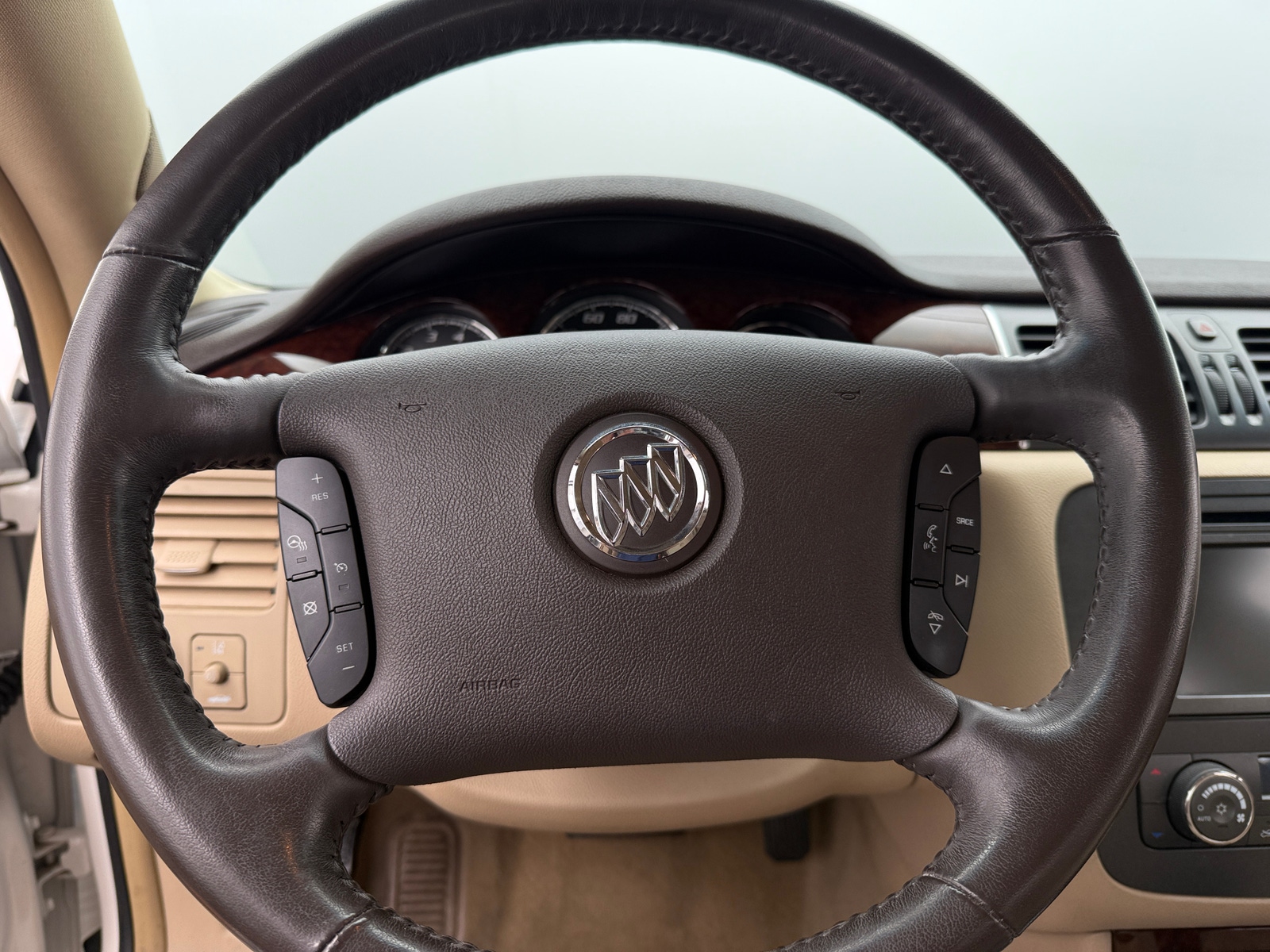 Thumbnail: 2011 Buick Lucerne - 4