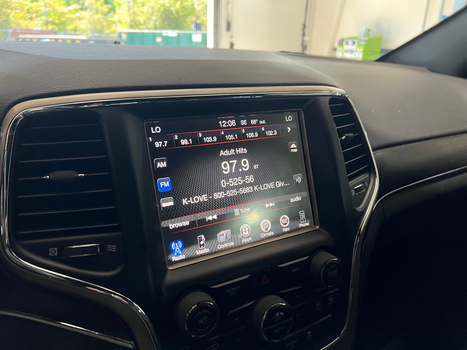 Thumbnail: 2017 Jeep Grand Cherokee - 3