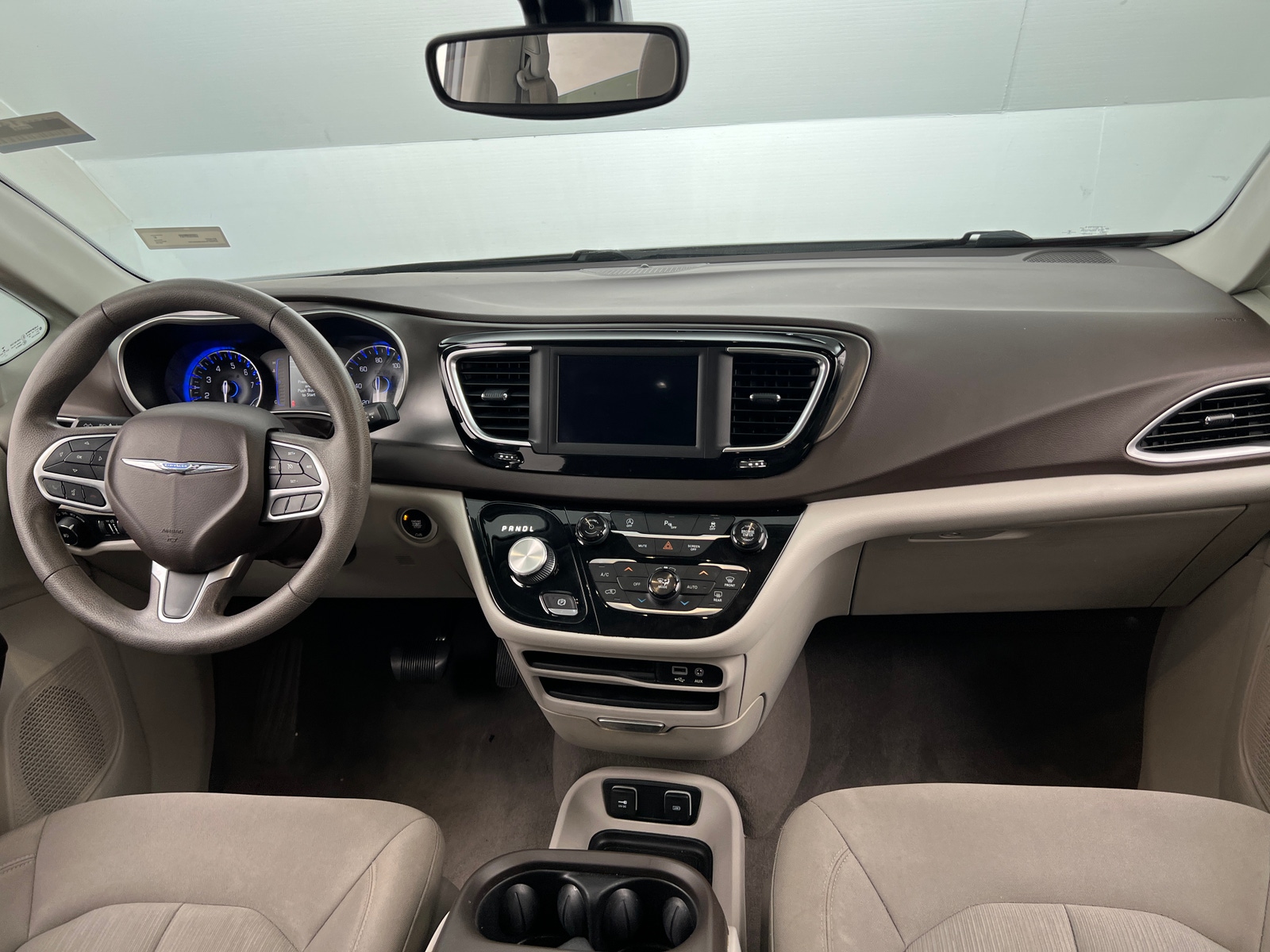 Thumbnail: 2018 Chrysler Pacifica - 3
