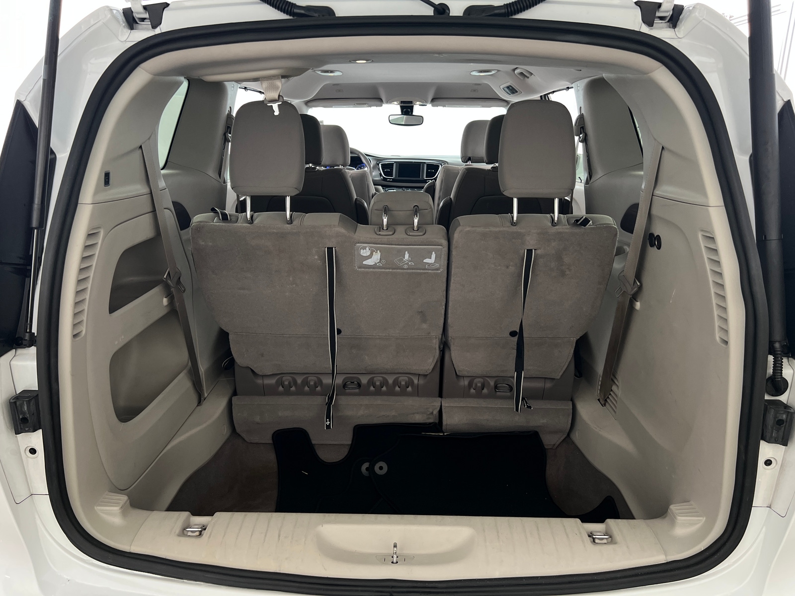 Thumbnail: 2018 Chrysler Pacifica - 7
