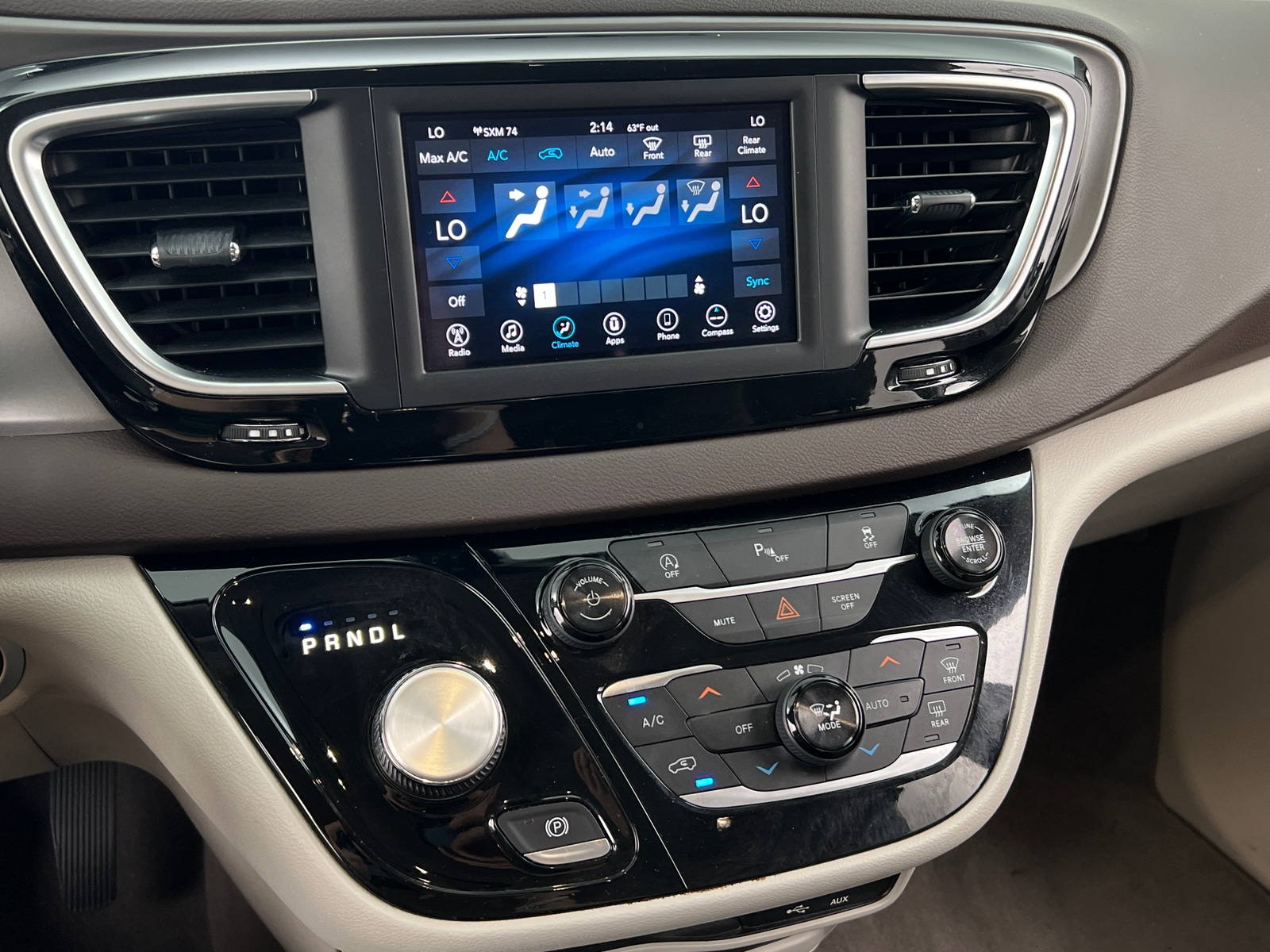 Thumbnail: 2018 Chrysler Pacifica - 4
