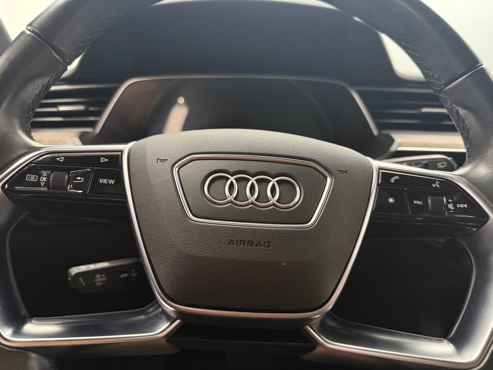 Thumbnail: 2022 Audi e-tron - 4
