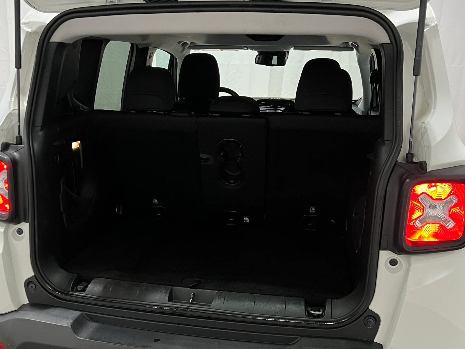 Thumbnail: 2018 Jeep Renegade - 7