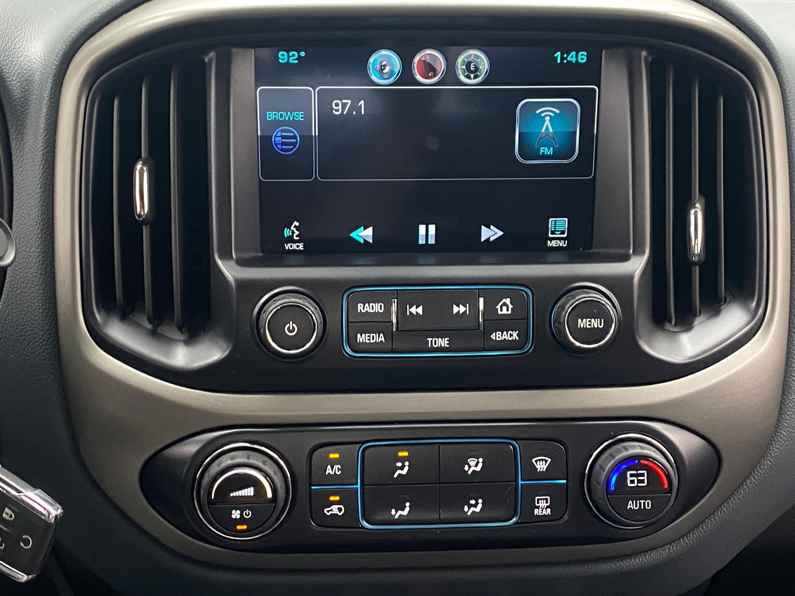 Thumbnail: 2015 Chevrolet Colorado - 3