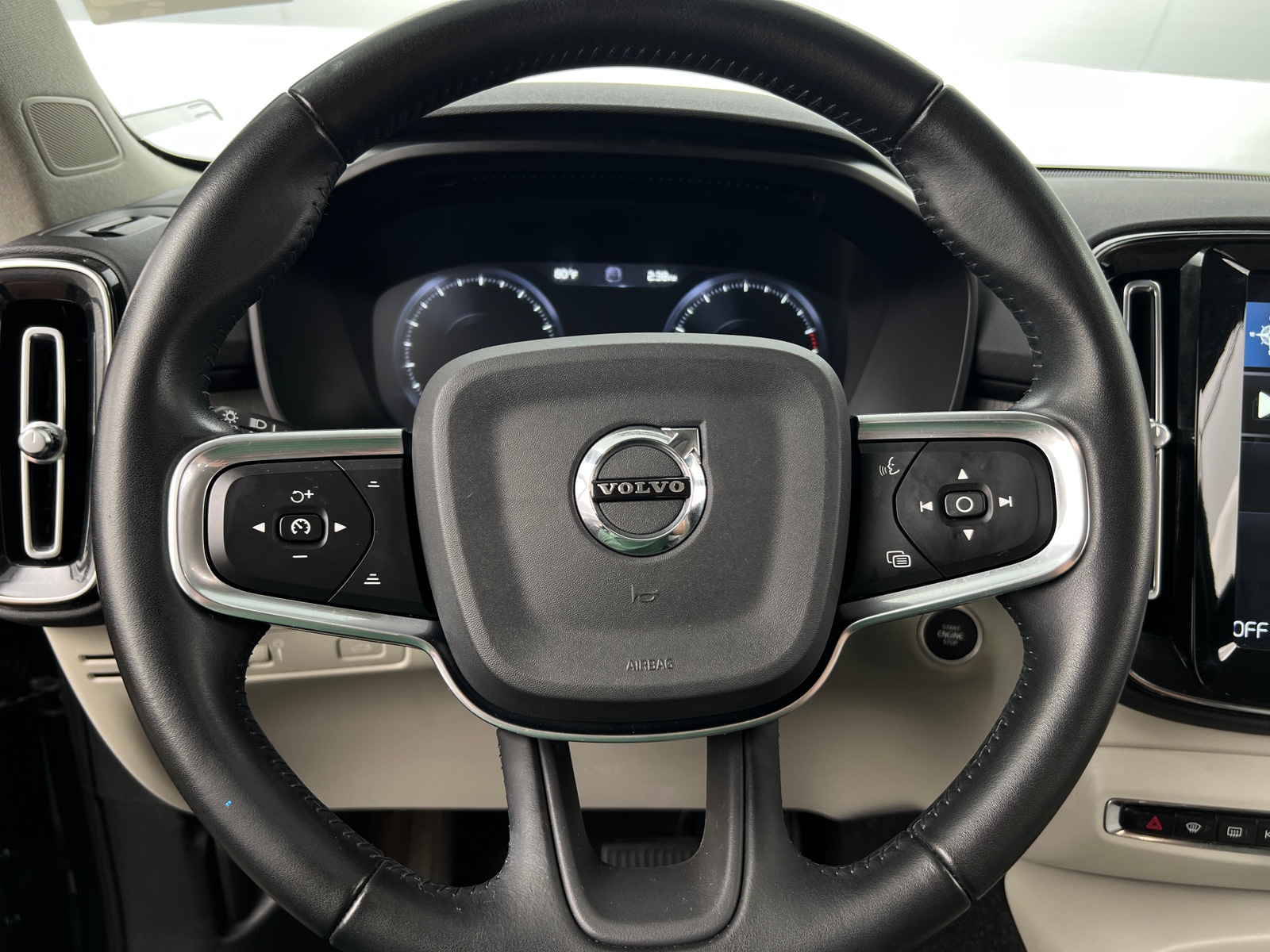 Thumbnail: 2020 Volvo XC40 - 4