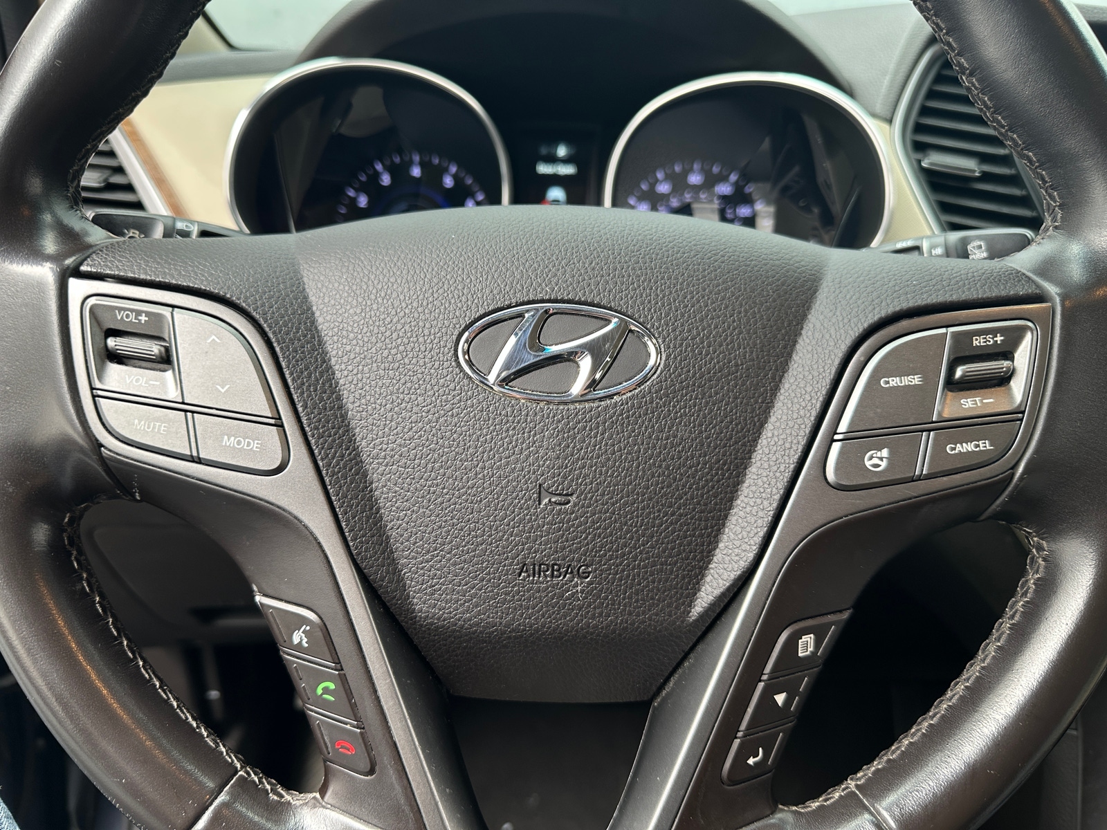 Thumbnail: 2015 Hyundai Santa Fe - 4