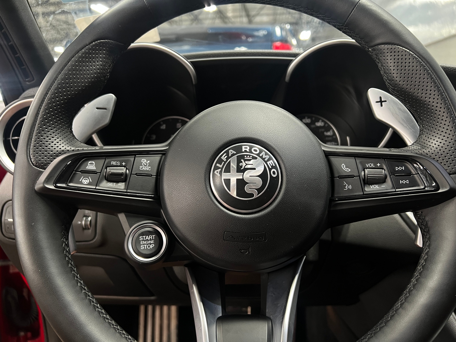 Thumbnail: 2022 Alfa Romeo Giulia - 4