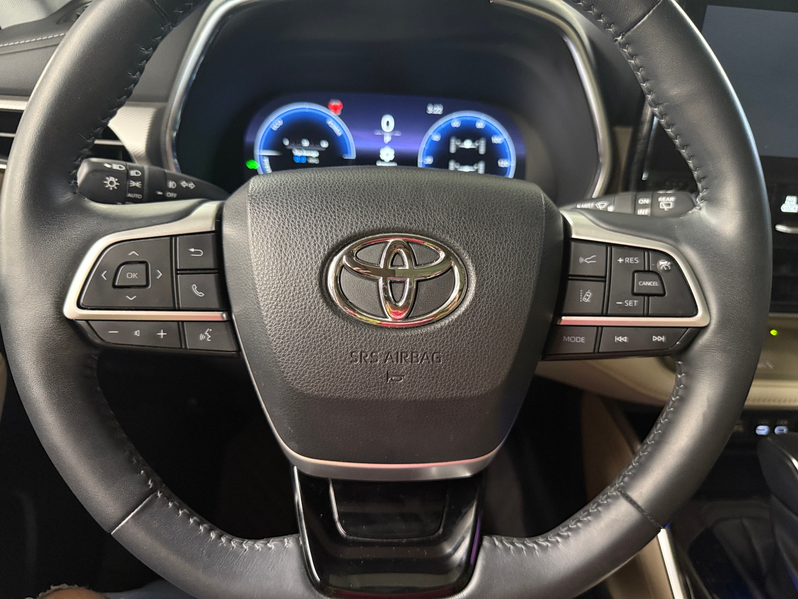 Thumbnail: 2023 Toyota Highlander - 4