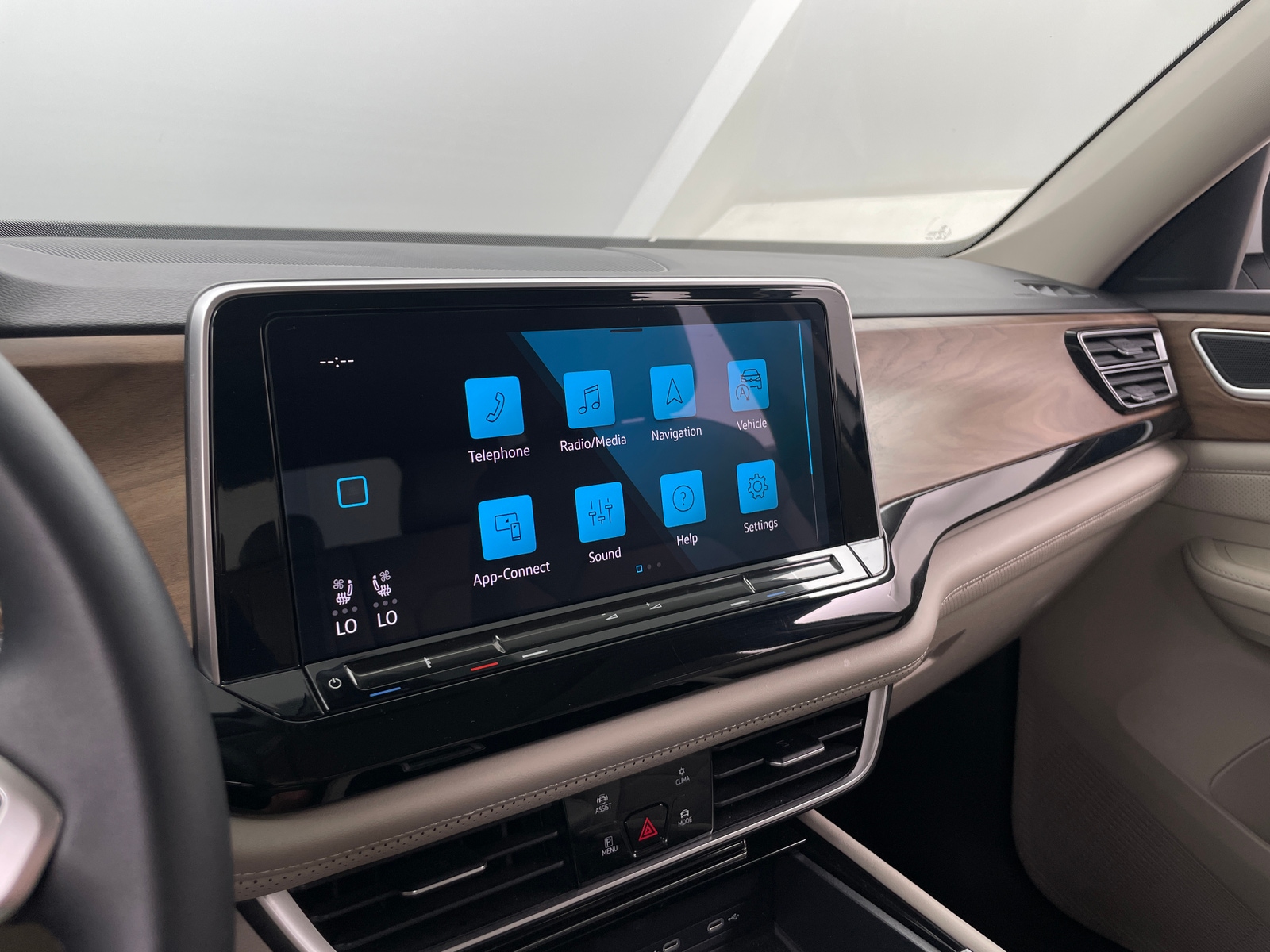 Thumbnail: 2024 Volkswagen Atlas - 3