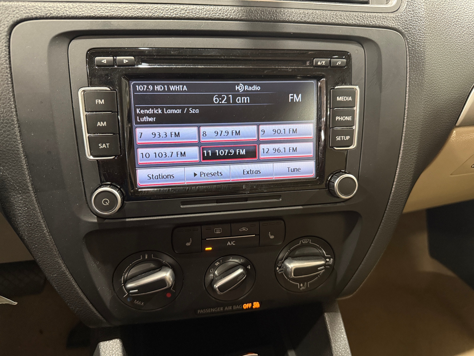 Thumbnail: 2013 Volkswagen Jetta - 3