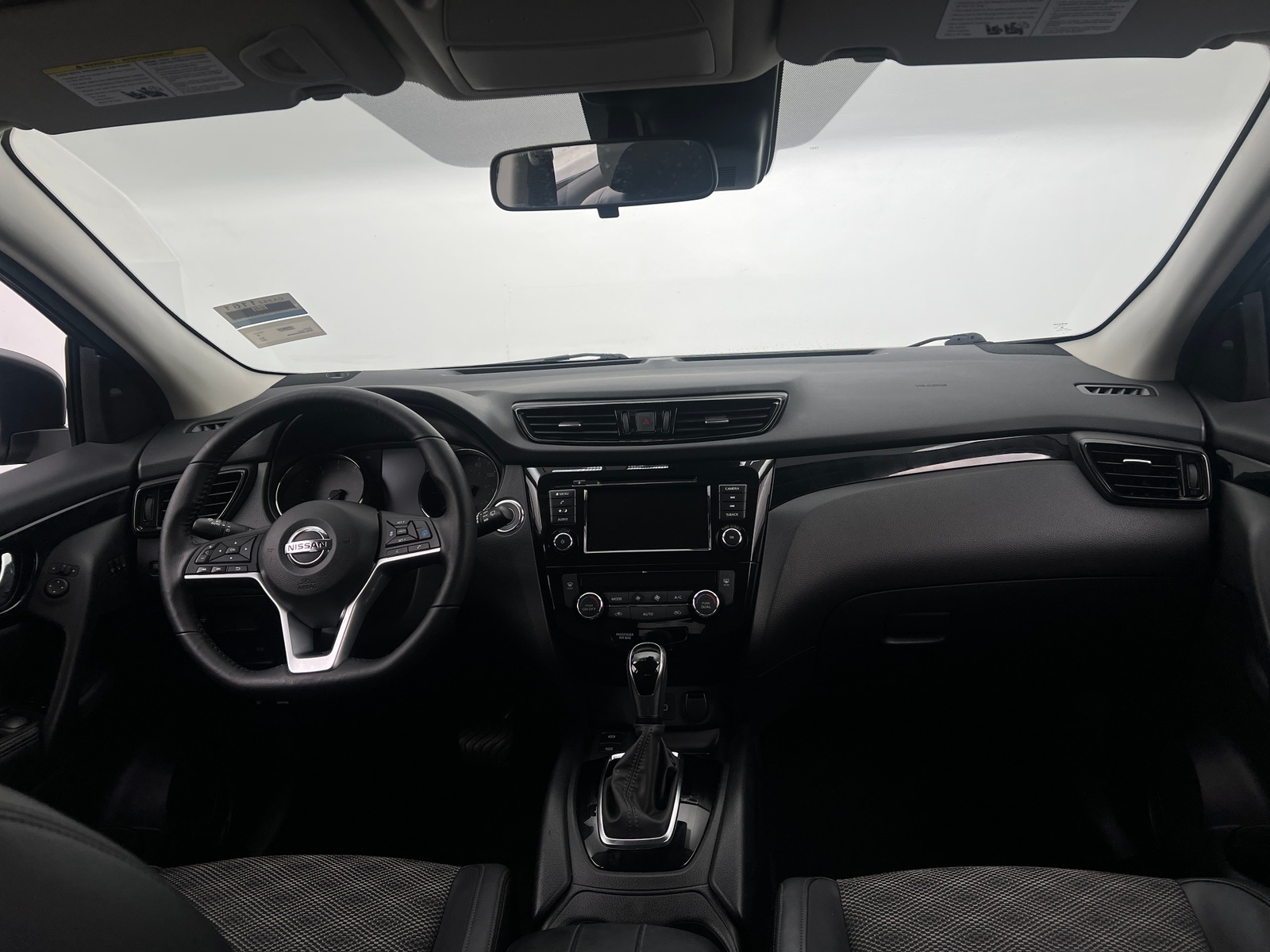 Thumbnail: 2022 Nissan Rogue Sport - 3