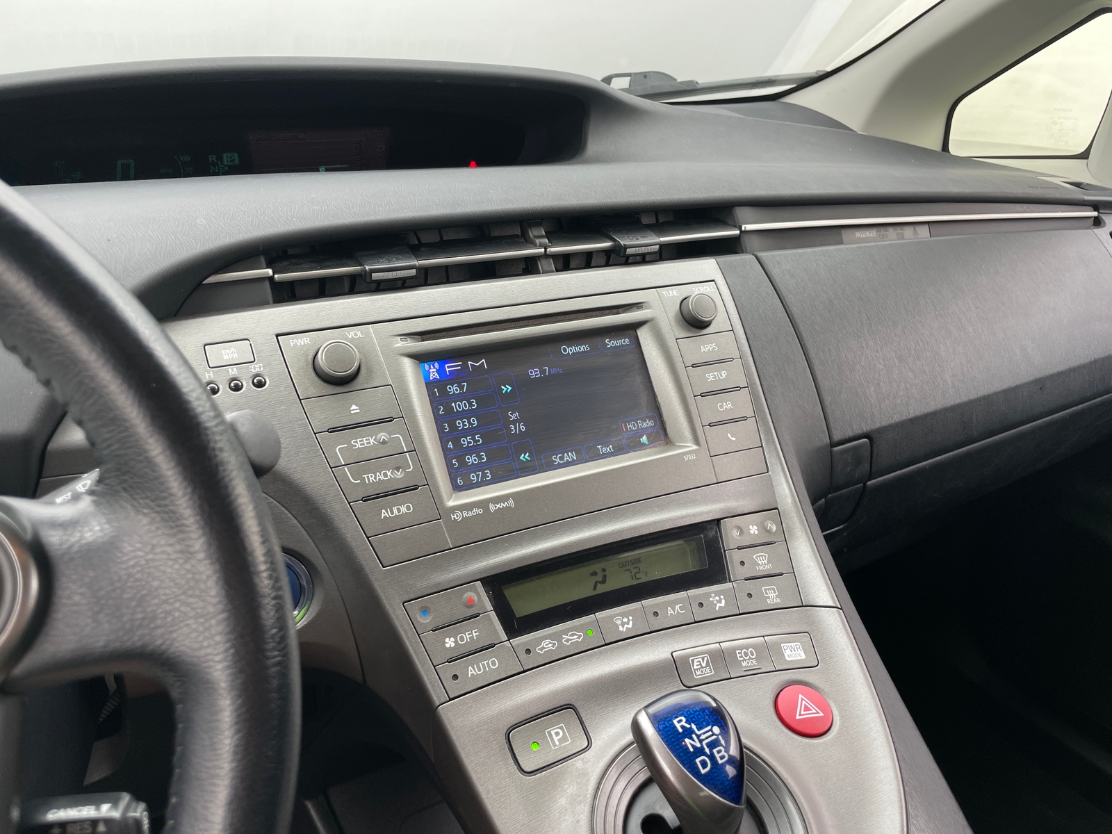Thumbnail: 2015 Toyota Prius - 4