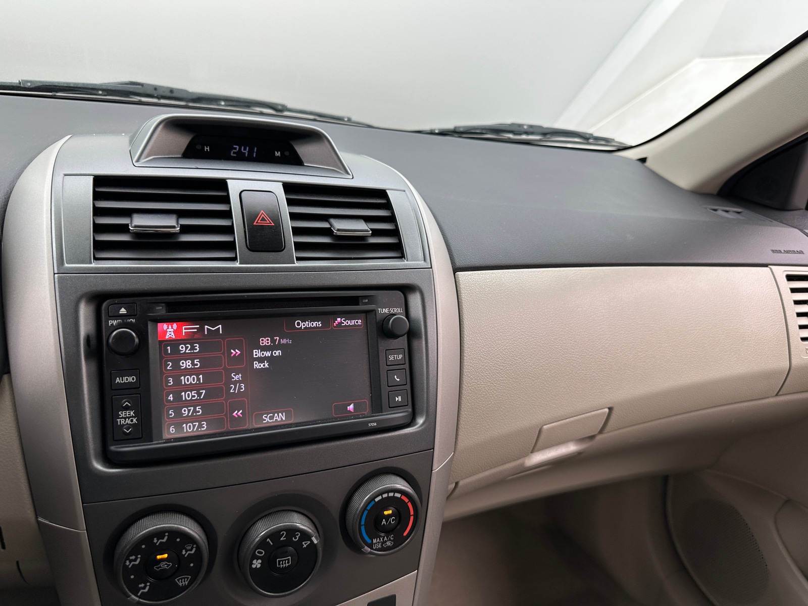 Thumbnail: 2013 Toyota Corolla - 4