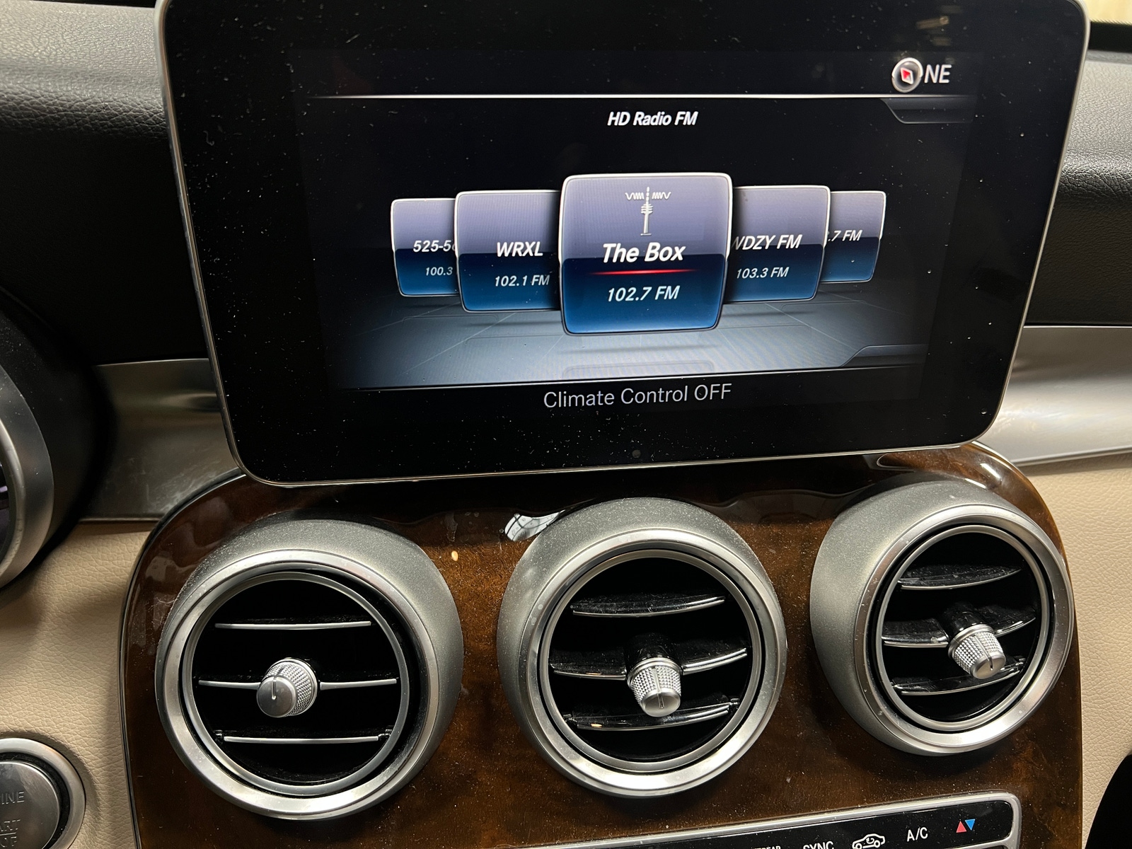 Thumbnail: 2016 Mercedes-Benz C-Class - 3