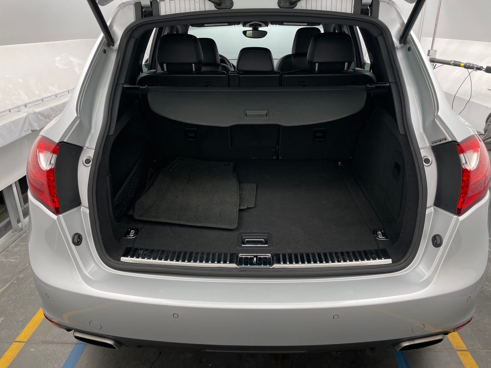 Thumbnail: 2011 Porsche Cayenne - 6