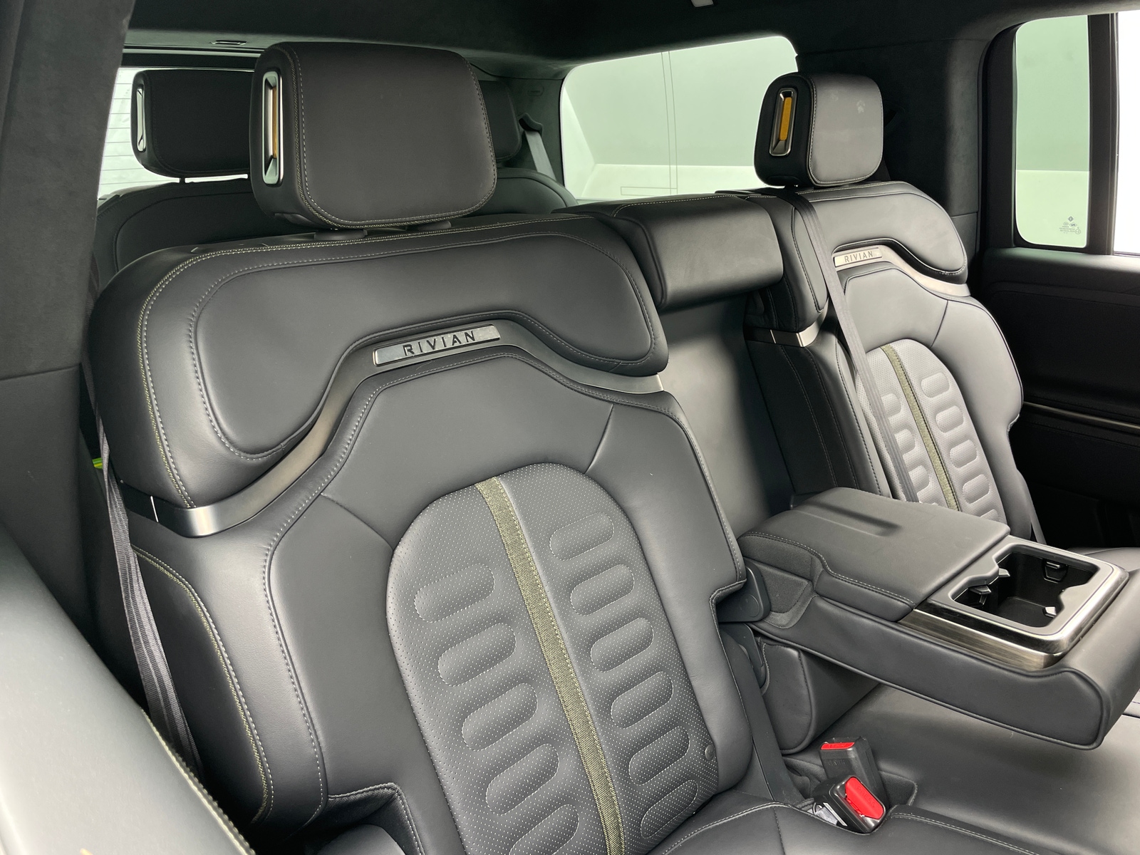 Thumbnail: 2023 Rivian R1S - 5