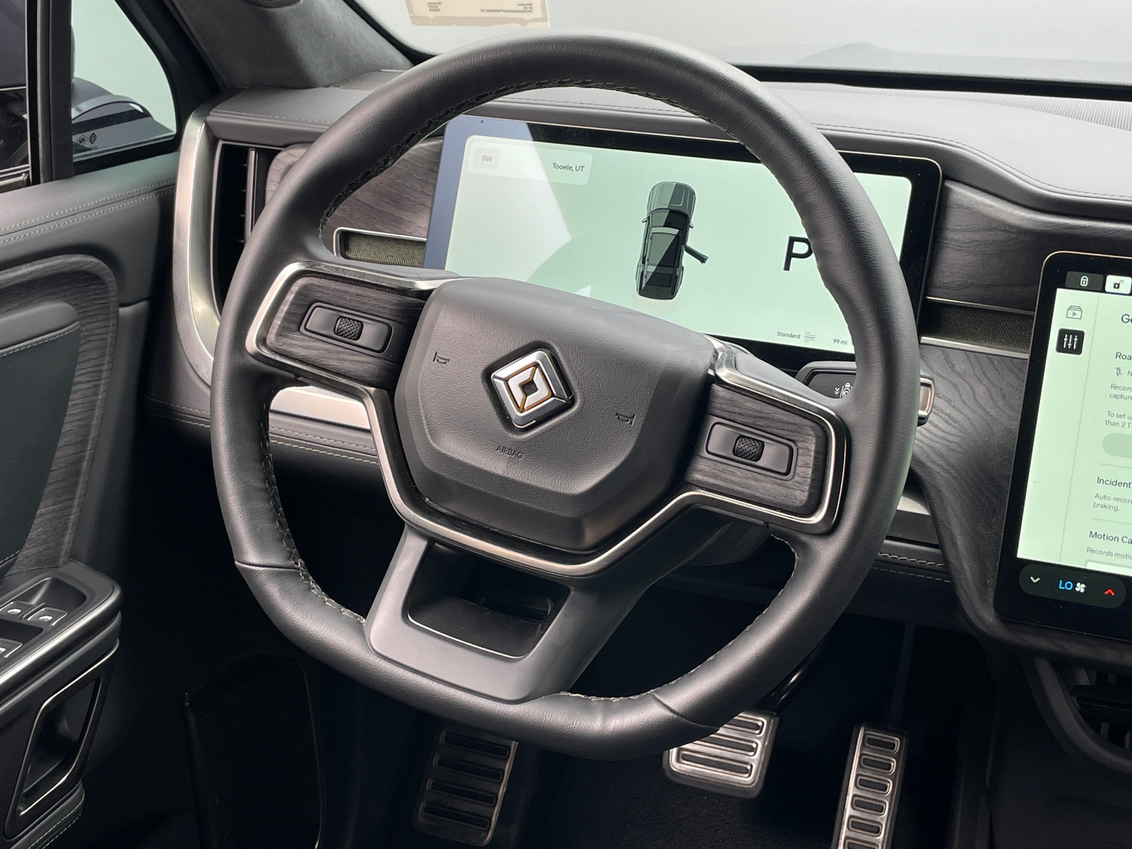Thumbnail: 2023 Rivian R1S - 4
